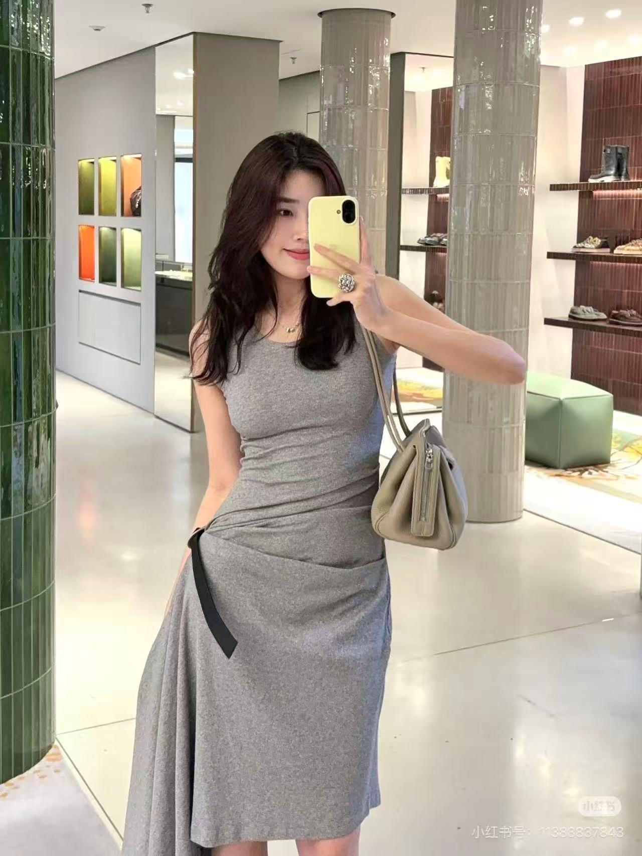 로에베 여성 자수 로고 민소매 원피스 레플리카 24799
