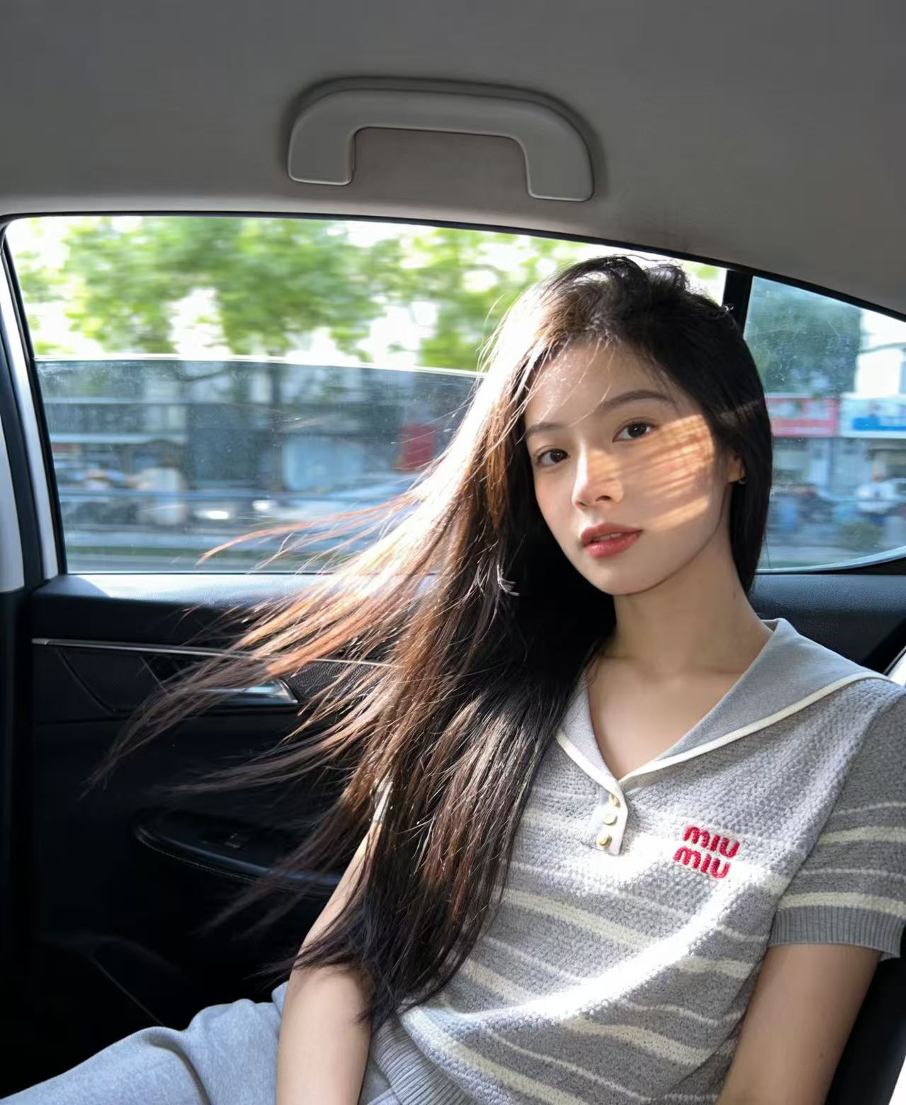 미우미우 여성 반팔 SS 52367