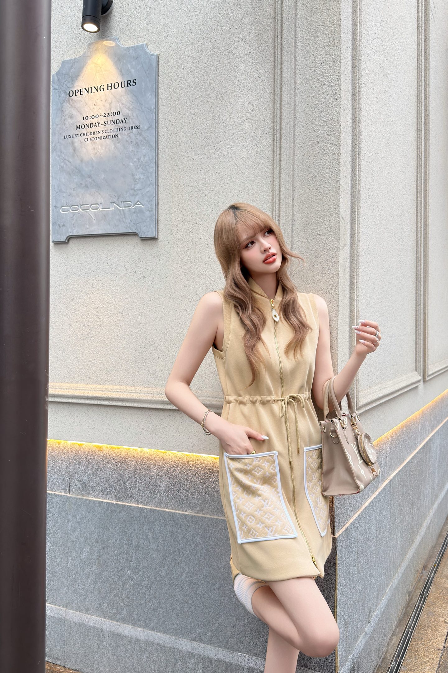 루이비통 여성 2026SS 베이지 로고 민소매 원피스 레플리카 45797 Louis Vuitton Women Dress