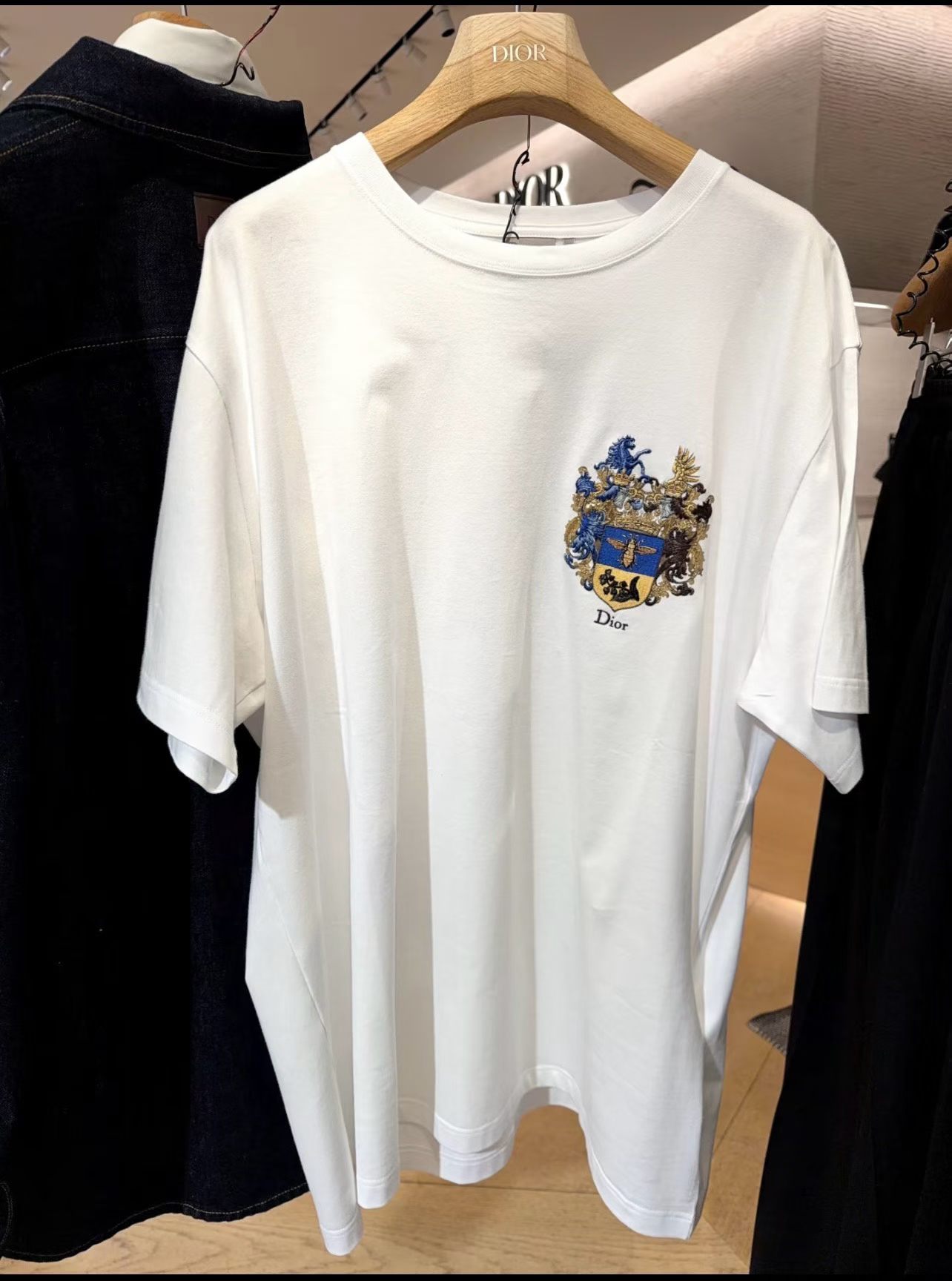디올 여성 2026SS 자수 크루넥 반팔 티셔츠 레플리카 45153 Dior Women T Shirt