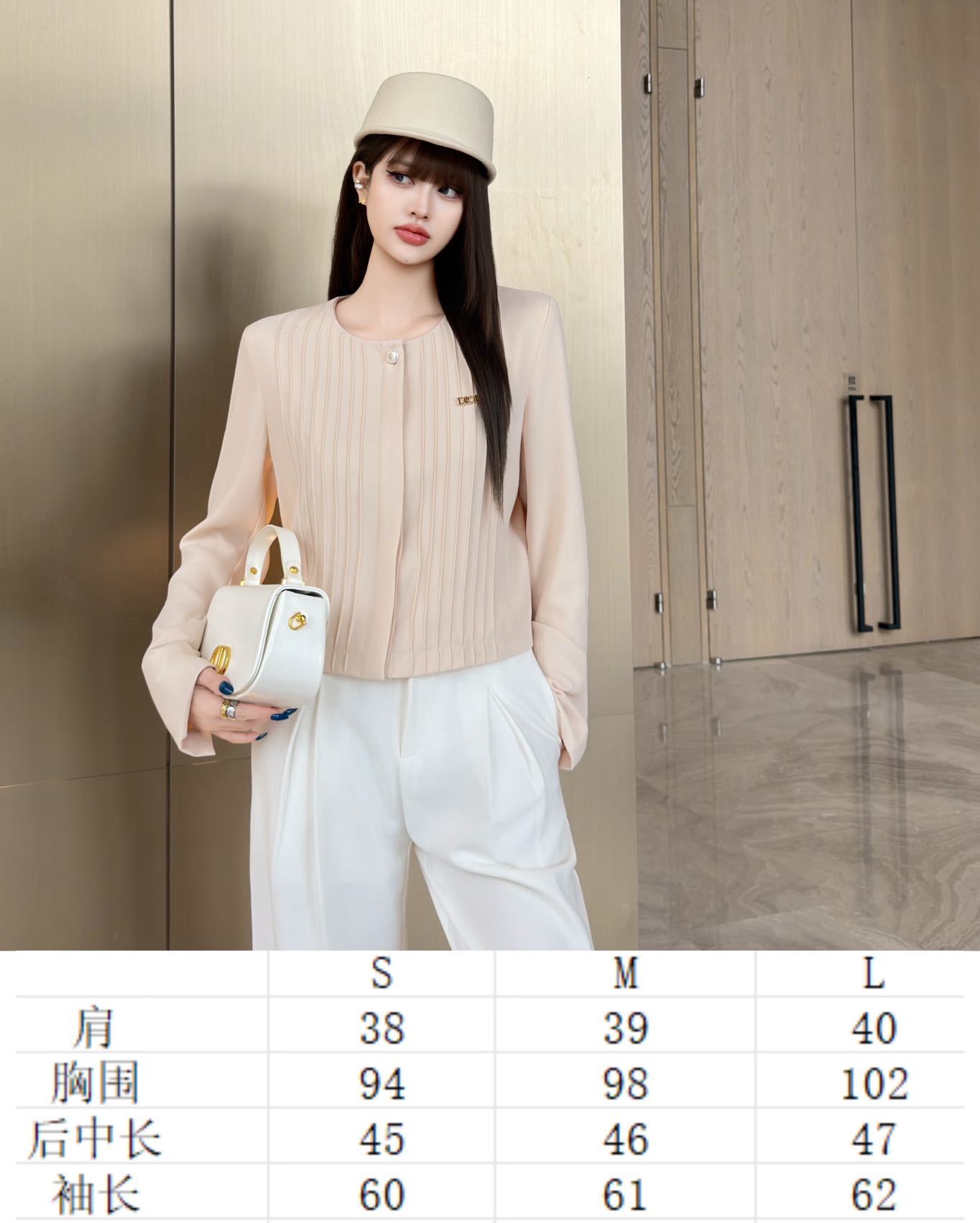 디올 레터 메탈 플리츠 크루넥 여성 자켓 상세 이미지 2