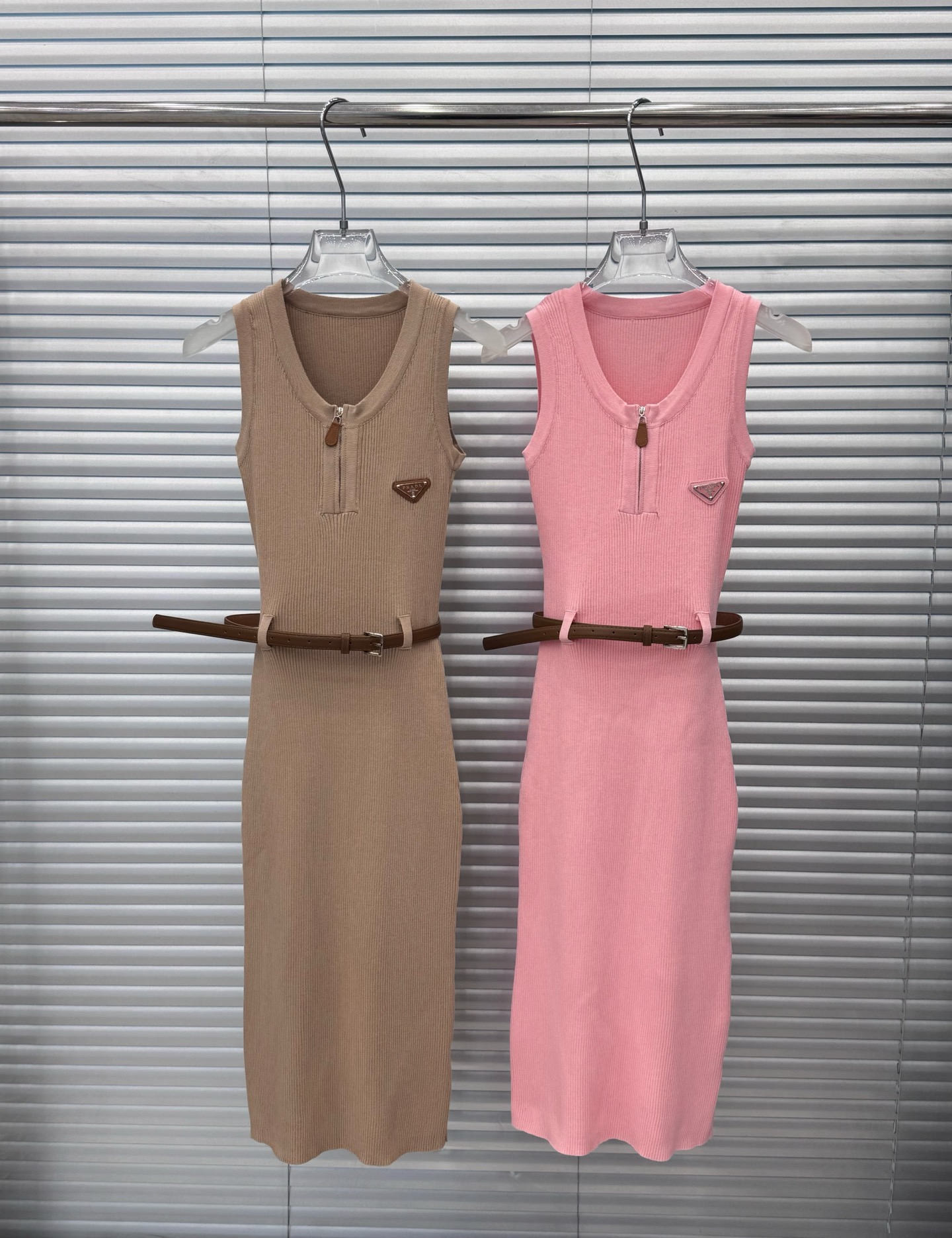 NO:479807,Real photos of the new Prad* triangle zipper belt sleeveless knitted dress, prada, skirts, alexander wang19860909实拍图新款Prad*三角标拉链皮带无袖针织连衣裙,,prada,skirts,alexander wang,Women's clothing