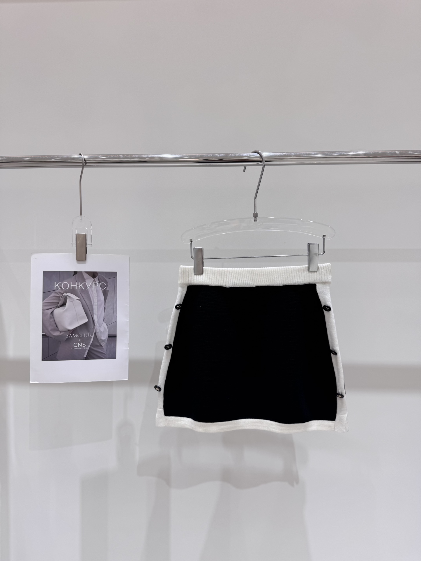 NO:450364,Real photos New Dio* black and white color-blocking button logo knitted suit, dior, alexander wang19860909实拍图 新款Dio*黑白拼色纽扣logo针织套装,,dior,alexander wang,Women's clothing