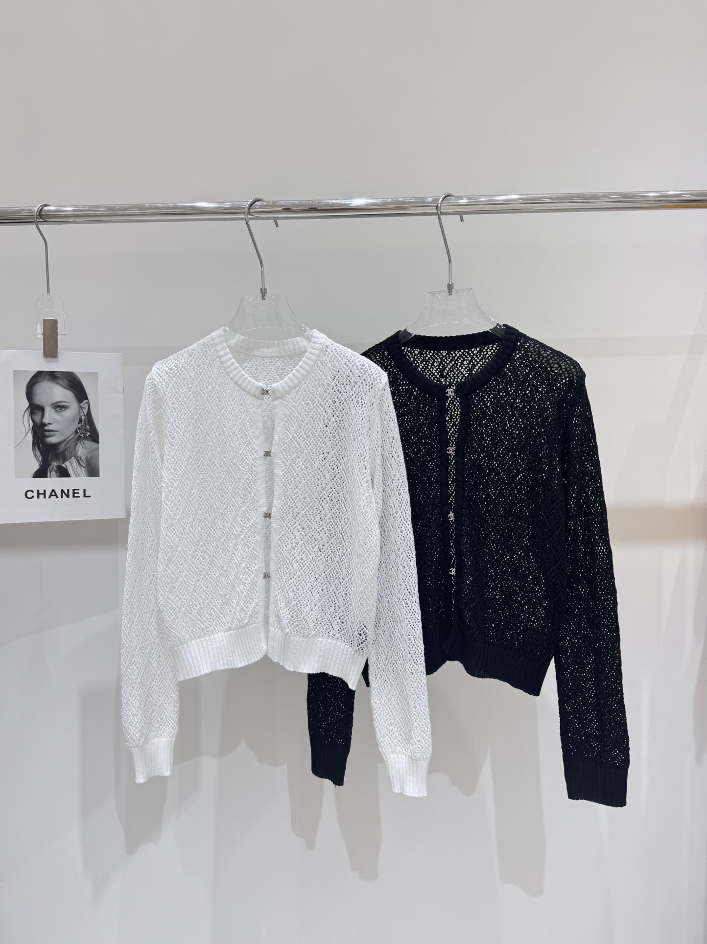 NO:450336,Real photos New Chane* Small-flavored diamond buckle hollow hole knitted cardigan, chanel, alexander wang19860909实拍图 新款Chane* 小香风钻石扣镂空挑孔针织开衫,,chanel,alexander wang,Women's clothing