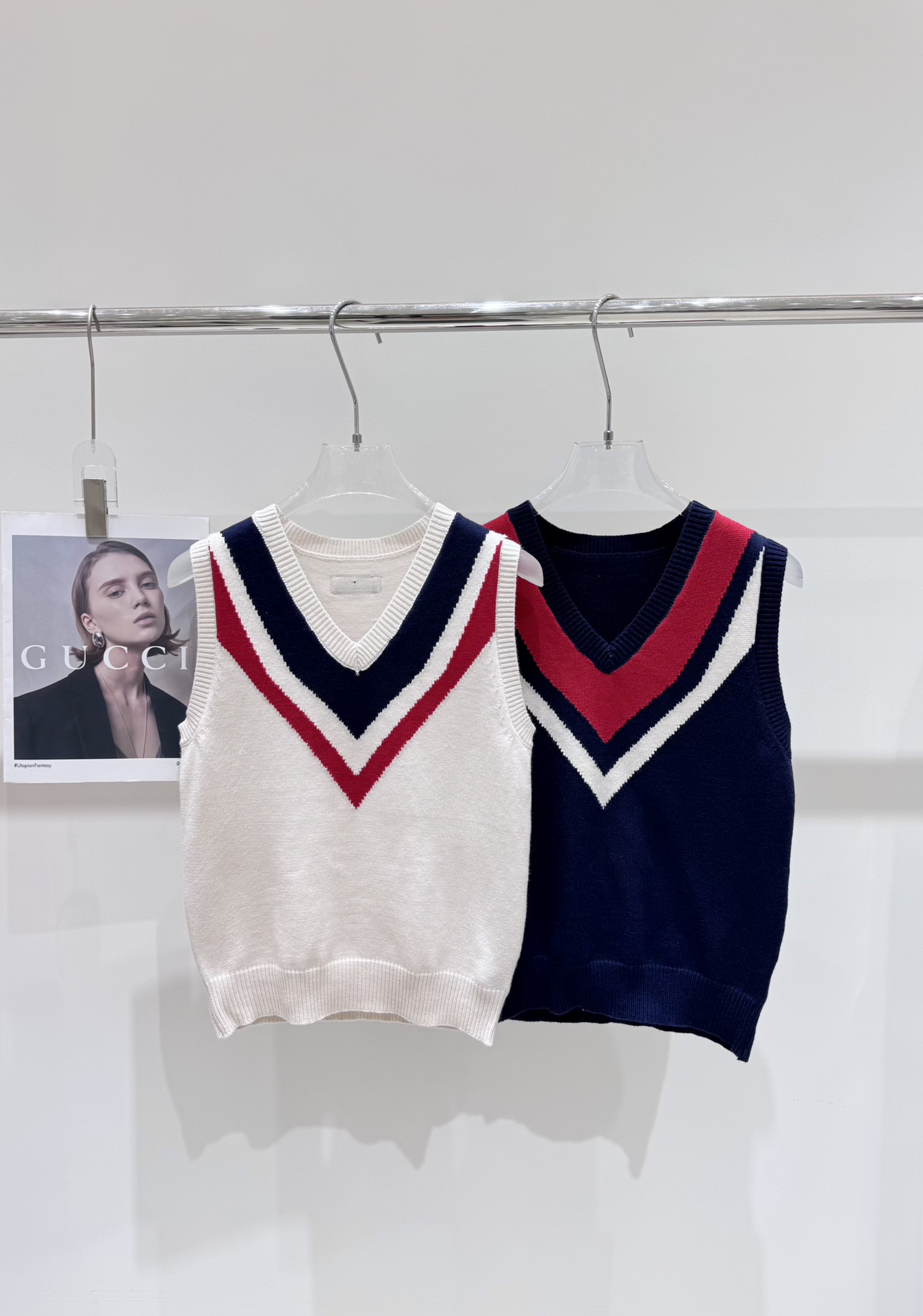 NO:454468,Real photos New Miumi*V neckline classic letter logo college style knitted vest, miumiu, alexander wang19860909实拍图 新款Miumi*V领后背经典字母logo学院风针织背心,,miumiu,alexander wang,Women's clothing