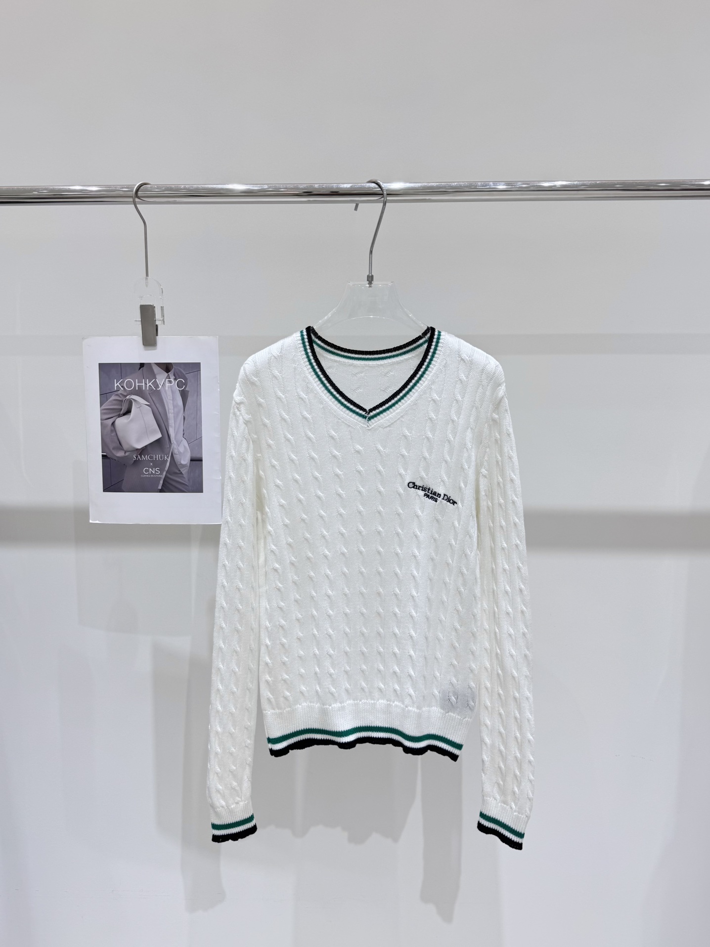 NO:454454,Real photos New DIO* chest embroidered letters twist knitted v-neck sweater, dior, alexander wang19860909实拍图 新款DIO*胸前刺绣字母麻花编织v领针织衫,,dior,alexander wang,Women's clothing