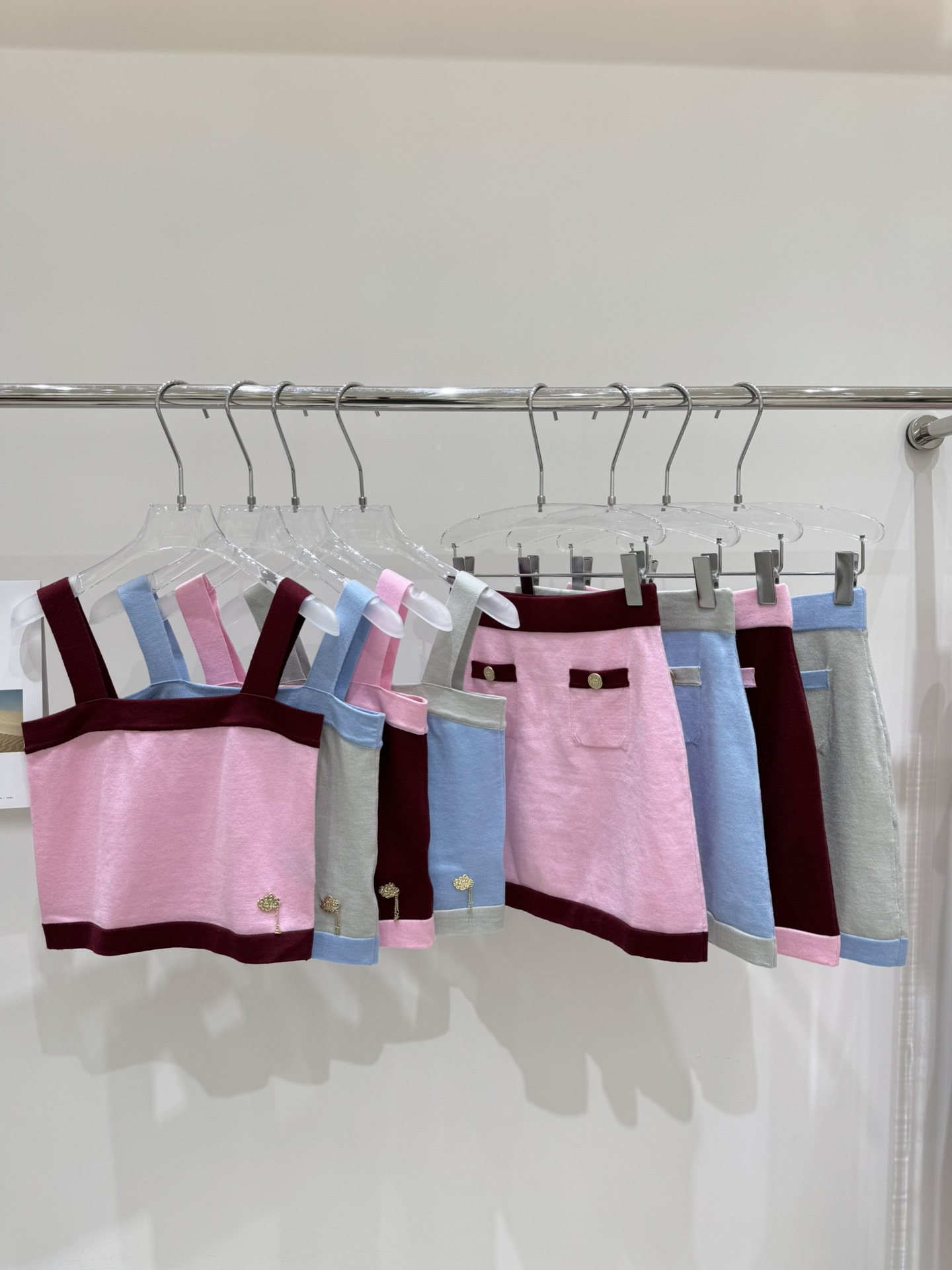 NO:454457,Set real photos of new Chane* small fragrant style heavy industry pocket temperament knitted skirt, chanel, skirts, alexander wang19860909套装实拍图新款chane*小香风重工口袋气质针织裙,,chanel,skirts,alexander wang,Women's clothing