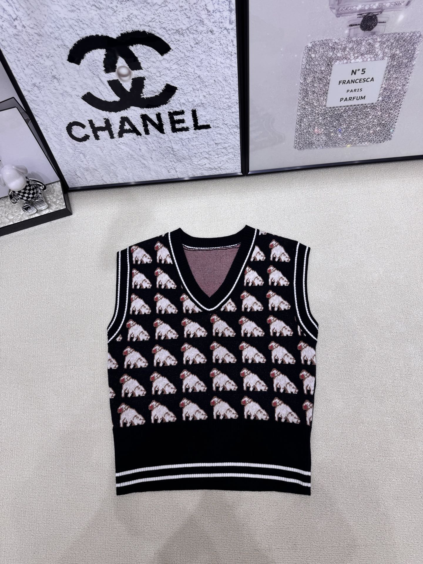 NO:454472,Real photos New Valentin* full-print puppy jacquard sleeveless knitted vest, valentino, alexander wang19860909实拍图 新款Valentin*满印小狗提花无袖针织马甲,,valentino,alexander wang,Women's clothing