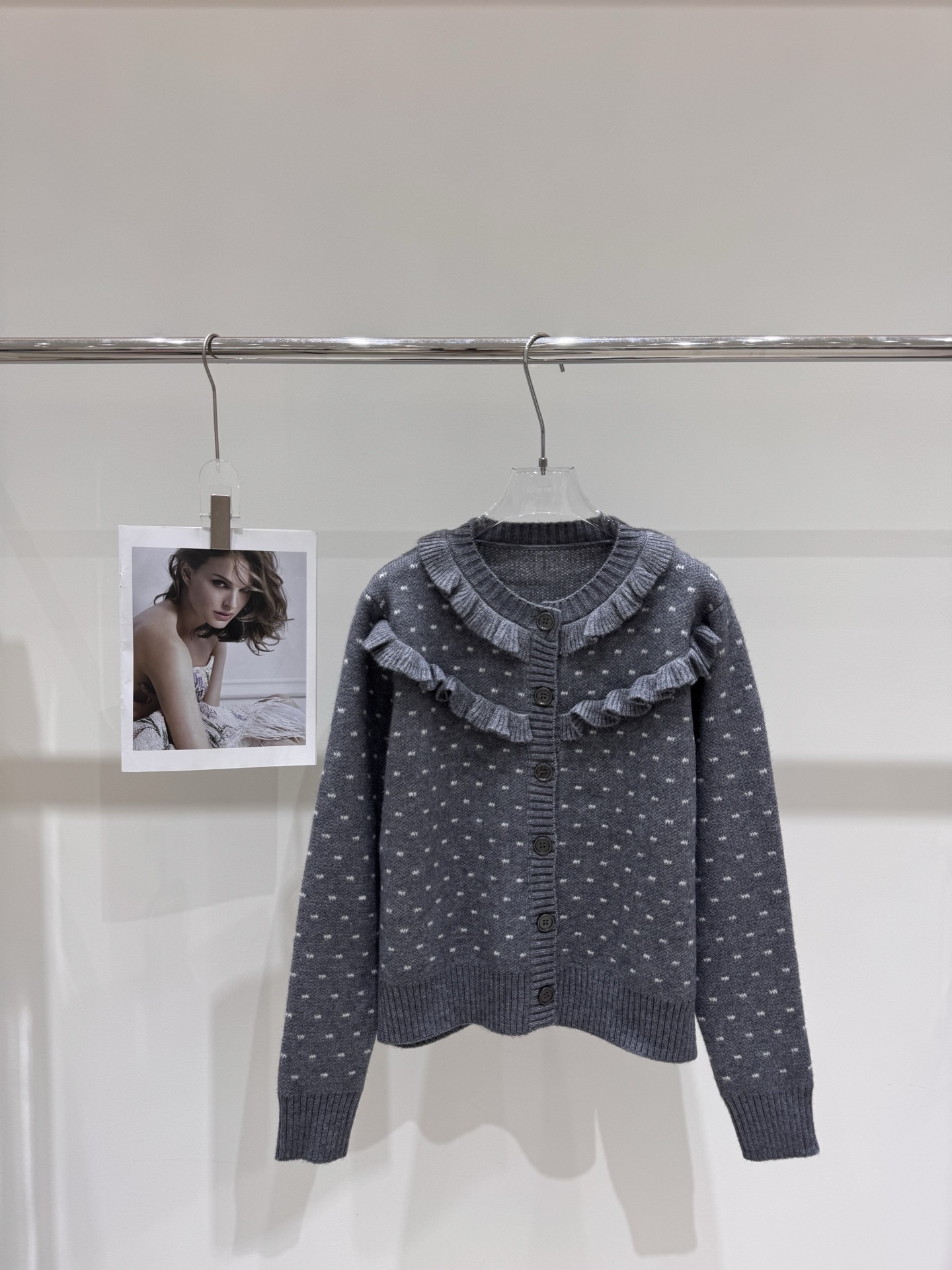 NO:495651,Real photos New Miu Mi* Star River Painting Dream Wood Ears French Round-neck Knitted Jacket, Miumiu, Jackets & Coats, Alexander Wang19860909实拍图 新款miu mi*星河绘梦木耳边法式圆领针织外套,,miumiu,jackets & coats,alexander wang,Women's clothing