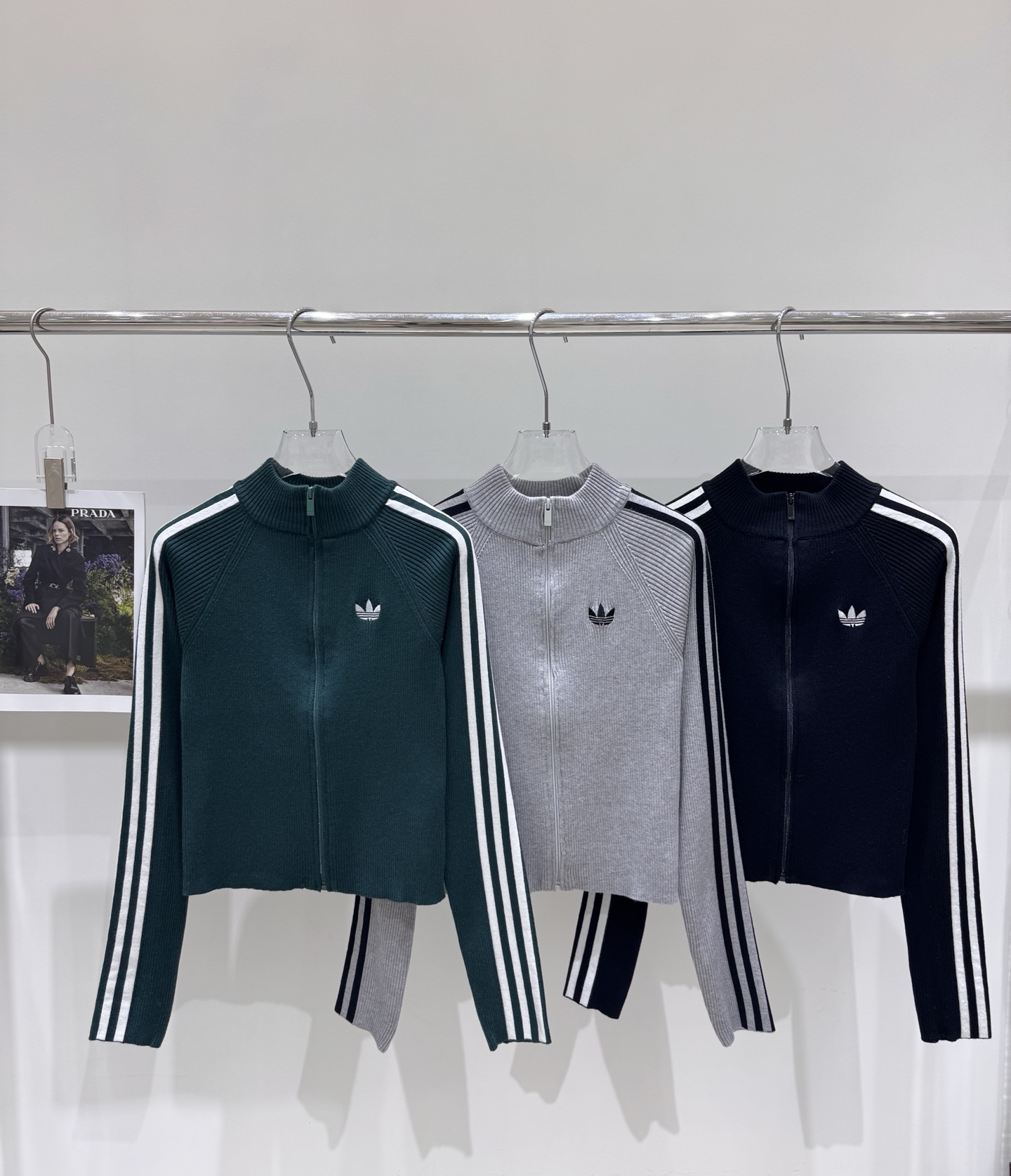 NO:508275,Real photos New Adida* Clover Striped Stand Collar Zipper Slim Knitted Sports Jacket, adidas, jackets & coats, alexander wang19860909实拍图 新款Adida*三叶草条纹立领拉链修身针织运动外套,,adidas,jackets & coats,alexander wang,Women's clothing