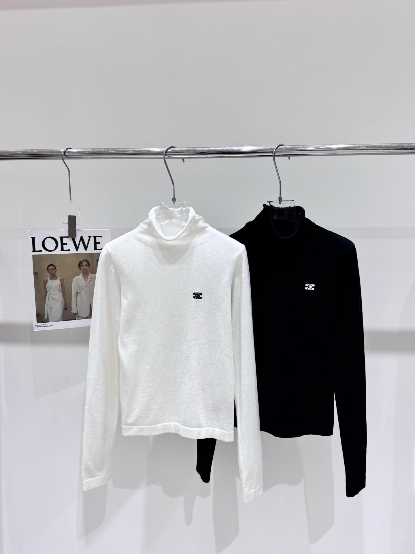 NO:561348,Real photos of the new CELIN*Liu Shishi's same style half-high collar with small logo embroidery base,,celine,alexander wang19860909实拍图 新款CELIN*刘诗诗同款半高领小标刺绣打底,,celine,alexander wang,Women's clothing