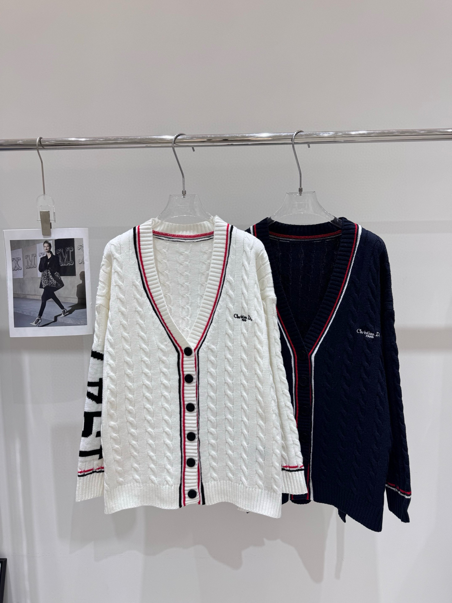 NO:561339,Actual photo of the new* tennis sports series hand sleeve monogram twisted rope twist knitted cardigan,,alexander wang19860909实拍图 新款*网球运动系列手袖字母扭绳麻花针织开衫,,alexander wang,Women's clothing