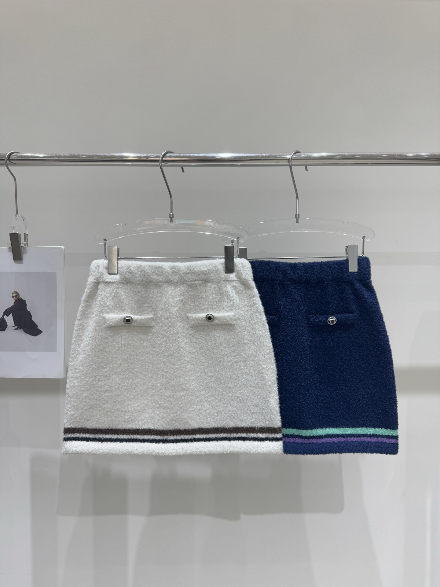NO:610042,Actual pictures of the new CHANE* gemstone buckle contrasting striped skirt, chanel, skirts, alexander wang19860909实拍图 新款CHANE*宝石扣撞色条纹半裙,,chanel,skirts,alexander wang,Women's clothing
