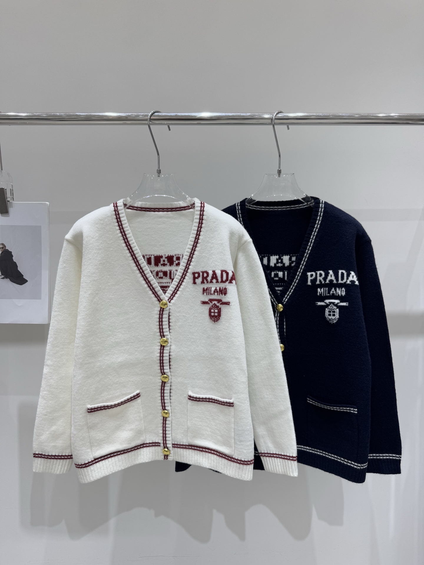 NO:610028,Actual pictures of the new PRAD* letter jacquard pocket V-neck knitted cardigan, prada, alexander wang19860909实拍图新款PRAD*字母提花口袋V领针织开衫,,prada,alexander wang,Women's clothing