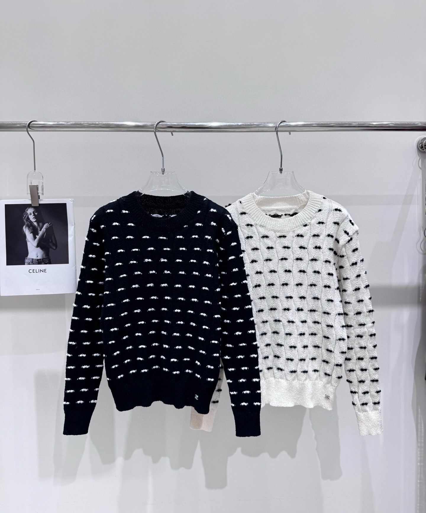 NO:610011,Actual pictures of the new CHANE* contrasting color bow round neck pullover,,chanel,alexander wang19860909实拍图新款CHANE*撞色蝴蝶结圆领套头,,chanel,alexander wang,Women's clothing