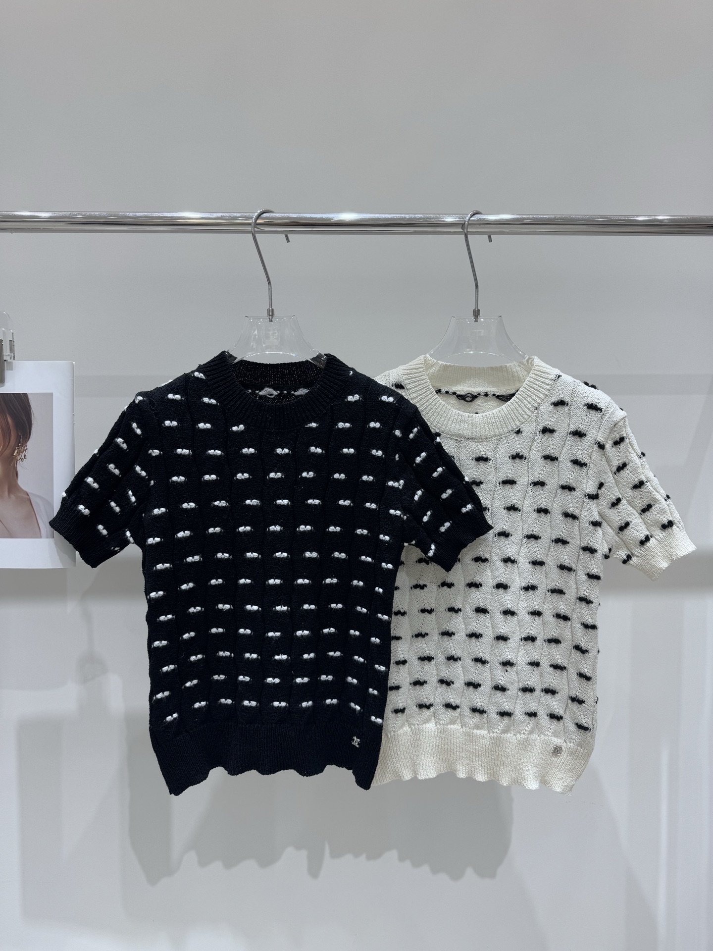 NO:610005,Real photos of the new CHANE* contrasting color bow round neck pullover short sleeves, chanel, T-shirt, alexander wang19860909实拍图 新款CHANE*撞色蝴蝶结圆领套头短袖,,chanel,T-shirt,alexander wang,Women's clothing