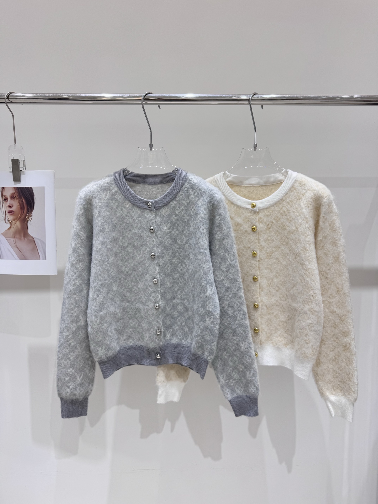 NO:610017,Real photos of the new LV* mohair presbyopia letter jacquard knitted cardigan, louis vuitton, alexander wang19860909实拍图 新款LV*马海毛老花字母提花针织开衫,,louis vuitton,alexander wang,Women's clothing