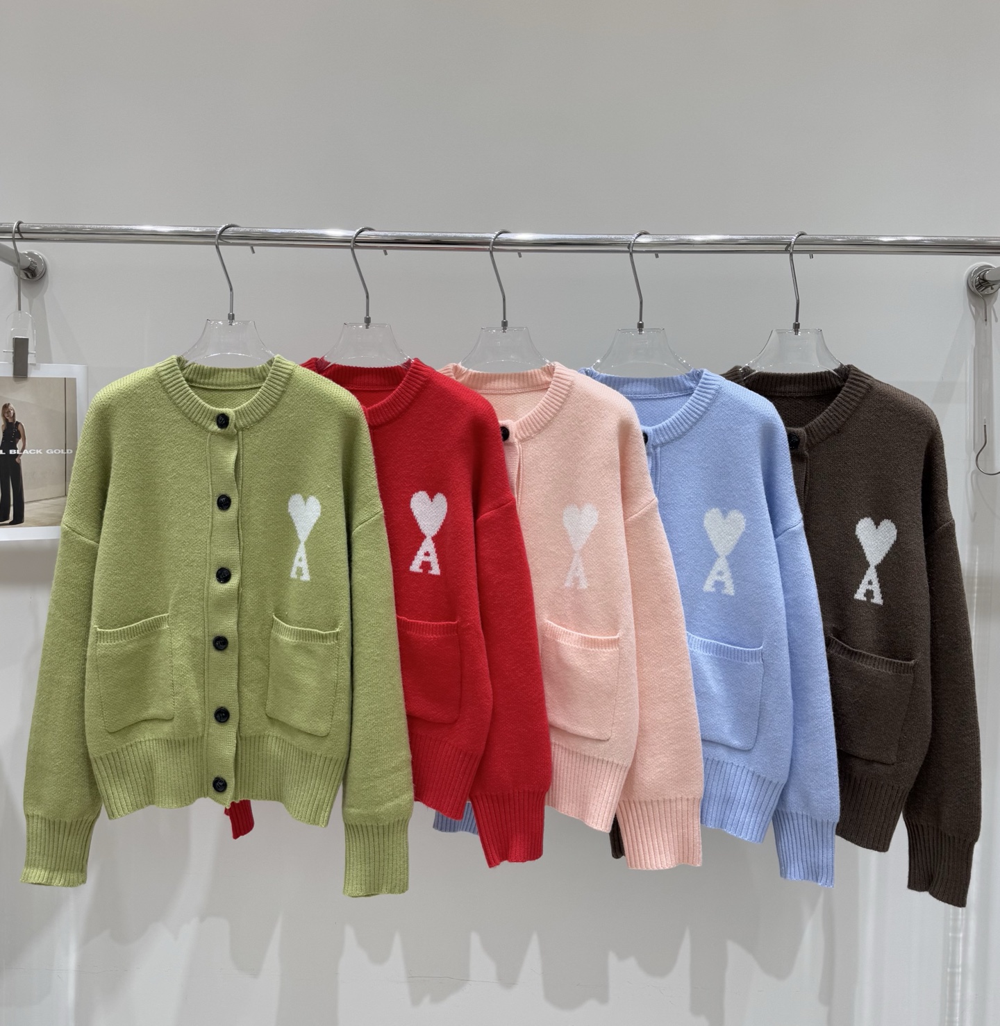 NO:610041,Real photos of the new Ami pari* love jacquard round neck pocket knitted cardigan,,alexander wang19860909实拍图 新款Ami pari*爱心提花圆领口袋针织开衫,,alexander wang,Women's clothing