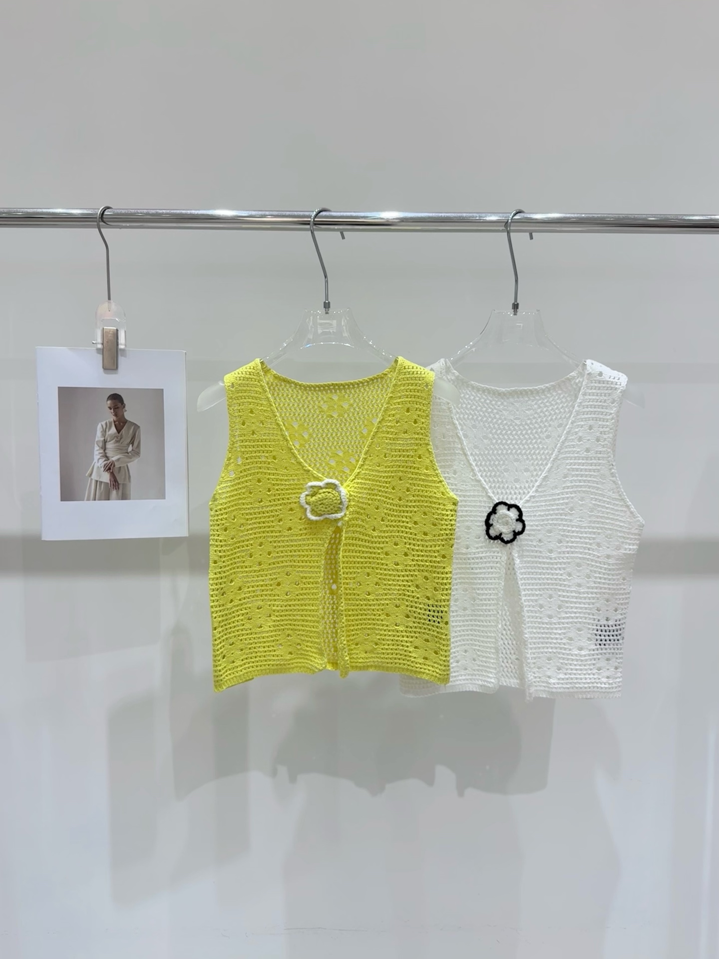 NO:758900,Actual pictures of the new Sandr* hand hook corsage hollow knitted vest,,19860909实拍图新款Sandr*手钩胸花镂空针织马甲,,,Women's clothing