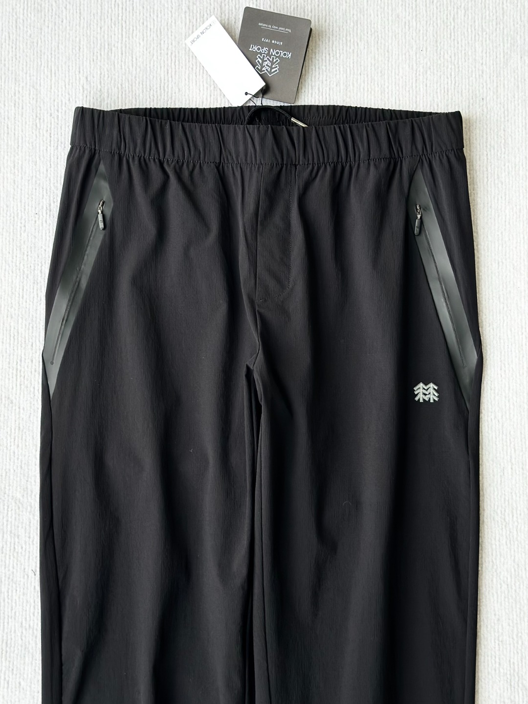 💰110
独家渠道! kl春夏款 双侧拉链!!压胶款!!软壳冲锋裤登山徒步运动长裤
独家渠道! kl春夏款 软壳冲锋裤登山徒步运动长裤
面料是采用锦纶和氨纶混纺而成,表面是有细
腻的小方格肌理的,细腻、凉感、舒适不粘,
具有很好的韧性,不容易留下褶皱,时刻保持
利落挺括。质地顺滑,整体触感细腻又独特,
凤显品质感
尺码M-xxl
M腰围82裤长97臀围104
L腰围84裤长98.5臀围108
XL腰围86裤长100臀围112
XXL腰围88裤长102臀围116