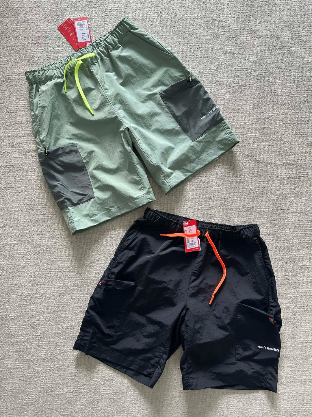 💰105
日单情侣款 户外短裤 现货HELLY HANSEN 防撕裂尼龙水陆两栖户外运动休闲短裤
日单情侣款户外短裤
现货HELLY HANSEN 防撕裂尼龙水陆两栖户外运动休闲短裤 面料带有涂层 防水;
由防撕裂材料制成的两栖短裤,适合在水边活动。它有大口袋,两侧都有抽绳。撞色抽绳作为单点设计脱颖而出。宽松版型,可以作为水边等露营场景的休闲装。经过防水处理,也可用于登山徒步和钓鱼活动。
织物:主体面料:再生塔丝隆格子布(100%尼龙),
单独面料:仿纺尼龙塔夫绸(100%尼龙)出口日单岛国
下单备注颜色薄荷绿黑色
M松紧腰72臀围114裤长53
建议110-135斤
L松紧腰76臀围118裤长54
建议135-155斤
XL松紧腰80臀围122裤长55
建议155-175斤
XXL松紧腰84臀围126裤长56
建议175-210斤