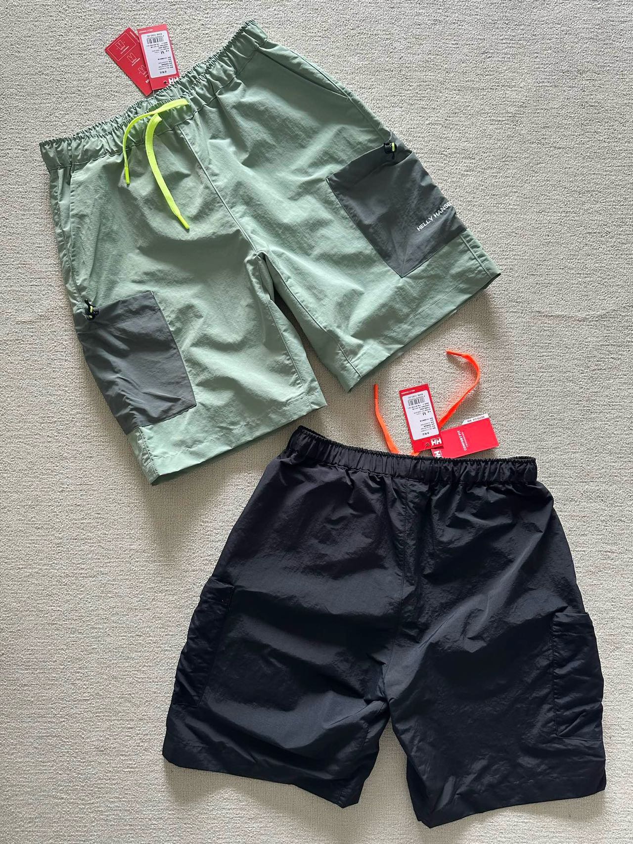 💰105
日单情侣款 户外短裤 现货HELLY HANSEN 防撕裂尼龙水陆两栖户外运动休闲短裤
日单情侣款户外短裤
现货HELLY HANSEN 防撕裂尼龙水陆两栖户外运动休闲短裤 面料带有涂层 防水;
由防撕裂材料制成的两栖短裤,适合在水边活动。它有大口袋,两侧都有抽绳。撞色抽绳作为单点设计脱颖而出。宽松版型,可以作为水边等露营场景的休闲装。经过防水处理,也可用于登山徒步和钓鱼活动。
织物:主体面料:再生塔丝隆格子布(100%尼龙),
单独面料:仿纺尼龙塔夫绸(100%尼龙)出口日单岛国
下单备注颜色薄荷绿黑色
M松紧腰72臀围114裤长53
建议110-135斤
L松紧腰76臀围118裤长54
建议135-155斤
XL松紧腰80臀围122裤长55
建议155-175斤
XXL松紧腰84臀围126裤长56
建议175-210斤