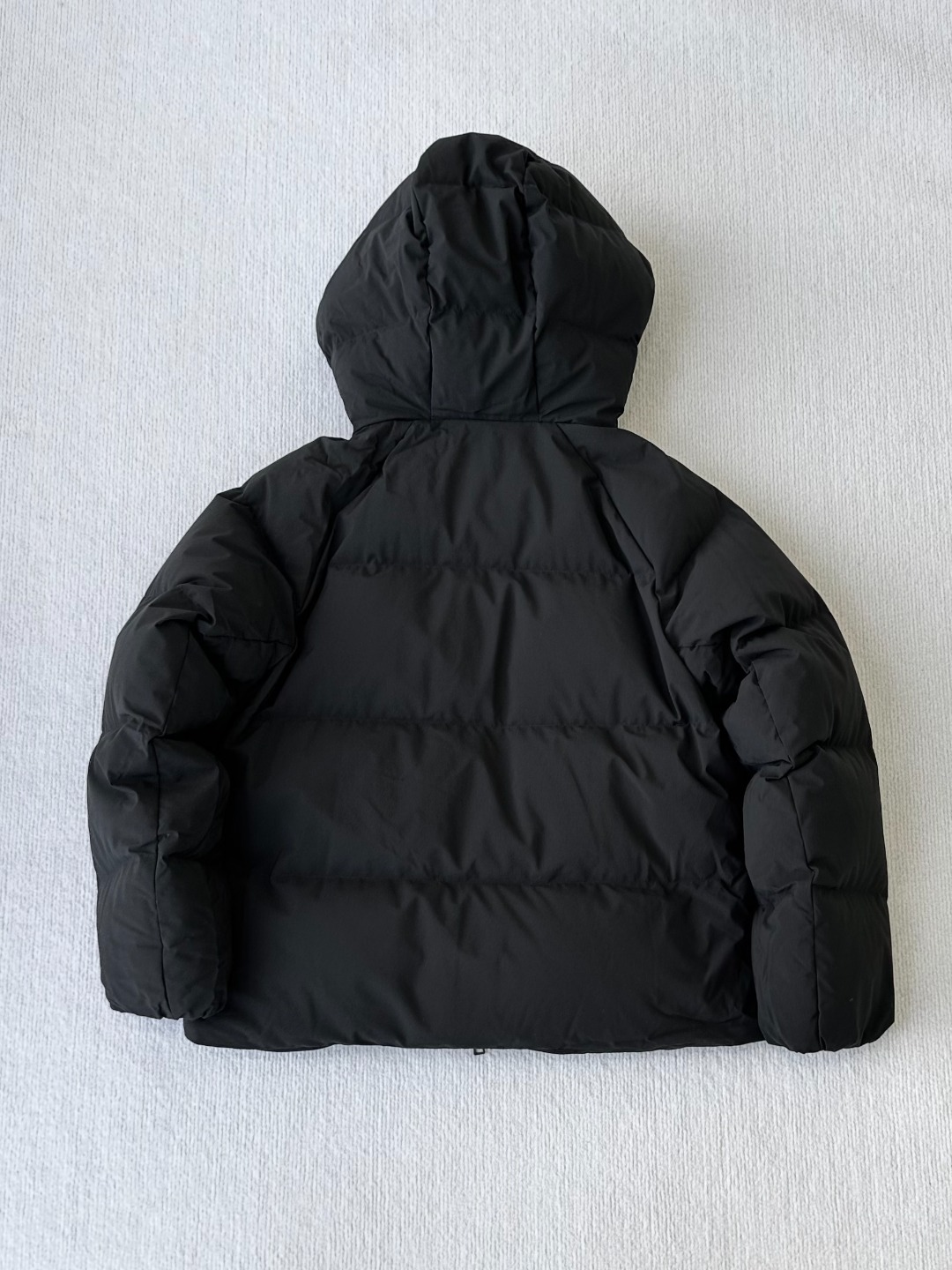 💰515 最后800件
越南回货正版!!!自留款推荐!!KL韩国单全压胶鹅绒服
越南回货正版! 自留款推荐!!KL韩国单全压胶鹅绒服,
80鹅绒填充~蓬松回弹性超强!!防风 防水 防撕裂面料
充绒量200-350g左右
帽子可拆卸,多出隐藏口袋设计 ykk定制拉链
男女同款!!
颜色: 黑色
尺码: M L XL XXL
M肩宽52胸围122衣长68适合115-140斤左右
L肩宽54胸围126衣长70适合140-160斤左右
XL肩宽56胸围130衣长72适合160-180斤左右
XXL肩宽58胸围134衣长74适合180-200斤左右