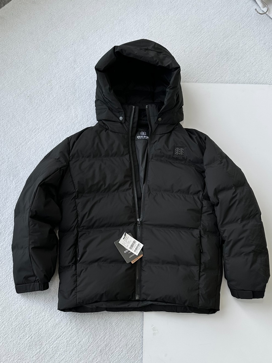 💰515 最后800件
越南回货正版!!!自留款推荐!!KL韩国单全压胶鹅绒服
越南回货正版! 自留款推荐!!KL韩国单全压胶鹅绒服,
80鹅绒填充~蓬松回弹性超强!!防风 防水 防撕裂面料
充绒量200-350g左右
帽子可拆卸,多出隐藏口袋设计 ykk定制拉链
男女同款!!
颜色: 黑色
尺码: M L XL XXL
M肩宽52胸围122衣长68适合115-140斤左右
L肩宽54胸围126衣长70适合140-160斤左右
XL肩宽56胸围130衣长72适合160-180斤左右
XXL肩宽58胸围134衣长74适合180-200斤左右