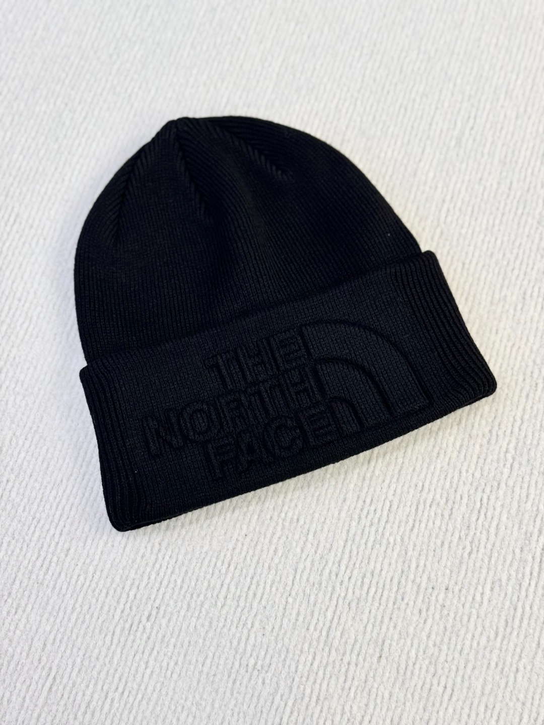 正品保真，原厂出货！无标牌！
李钧锐同款北面tnfURBAN保暖针织冷帽毛线帽针织帽 压花冷帽
官网同步在售！398💰新款

双层针织结构实物非常厚实保暖；宽翻边帽檐贴合头部 修饰脸型；立体压花的品牌logo标识，简约大气有格调；

日常户外运动皆可

颜色 黑色 白色 粉色 红色 深咖啡色  浅咖色