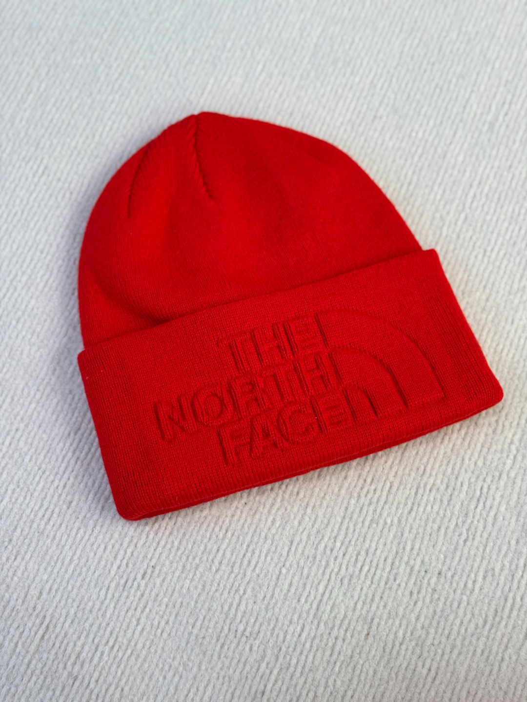 正品保真，原厂出货！无标牌！
李钧锐同款北面tnfURBAN保暖针织冷帽毛线帽针织帽 压花冷帽
官网同步在售！398💰新款

双层针织结构实物非常厚实保暖；宽翻边帽檐贴合头部 修饰脸型；立体压花的品牌logo标识，简约大气有格调；

日常户外运动皆可

颜色 黑色 白色 粉色 红色 深咖啡色  浅咖色