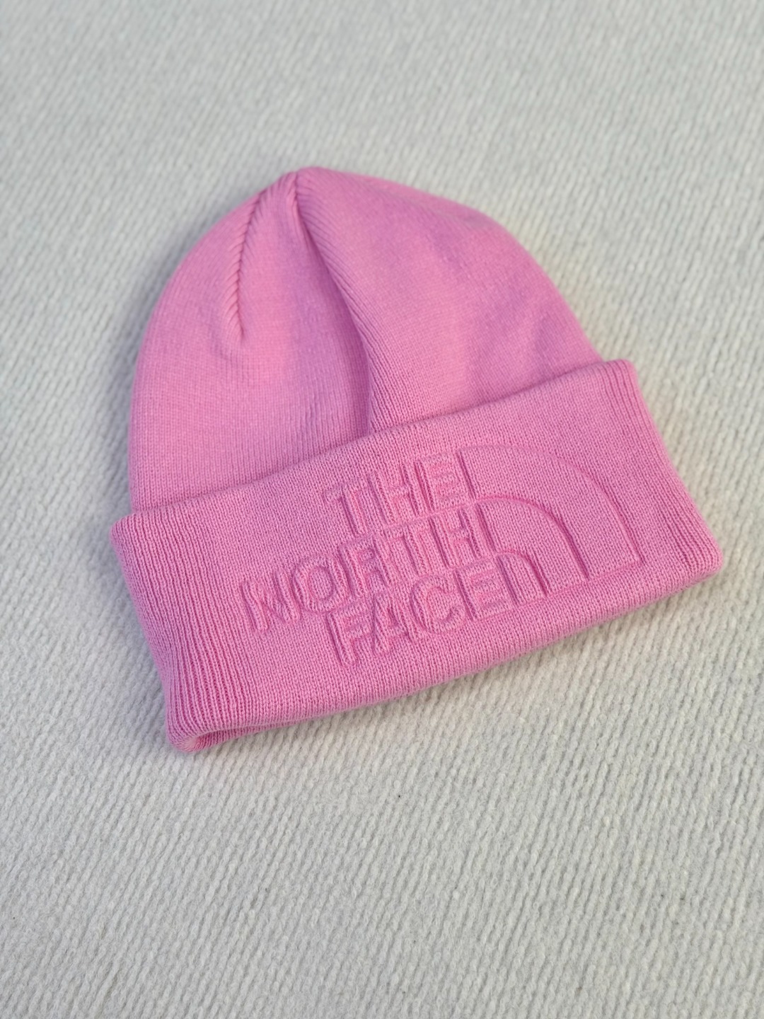 正品保真，原厂出货！无标牌！
李钧锐同款北面tnfURBAN保暖针织冷帽毛线帽针织帽 压花冷帽
官网同步在售！398💰新款

双层针织结构实物非常厚实保暖；宽翻边帽檐贴合头部 修饰脸型；立体压花的品牌logo标识，简约大气有格调；

日常户外运动皆可

颜色 黑色 白色 粉色 红色 深咖啡色  浅咖色