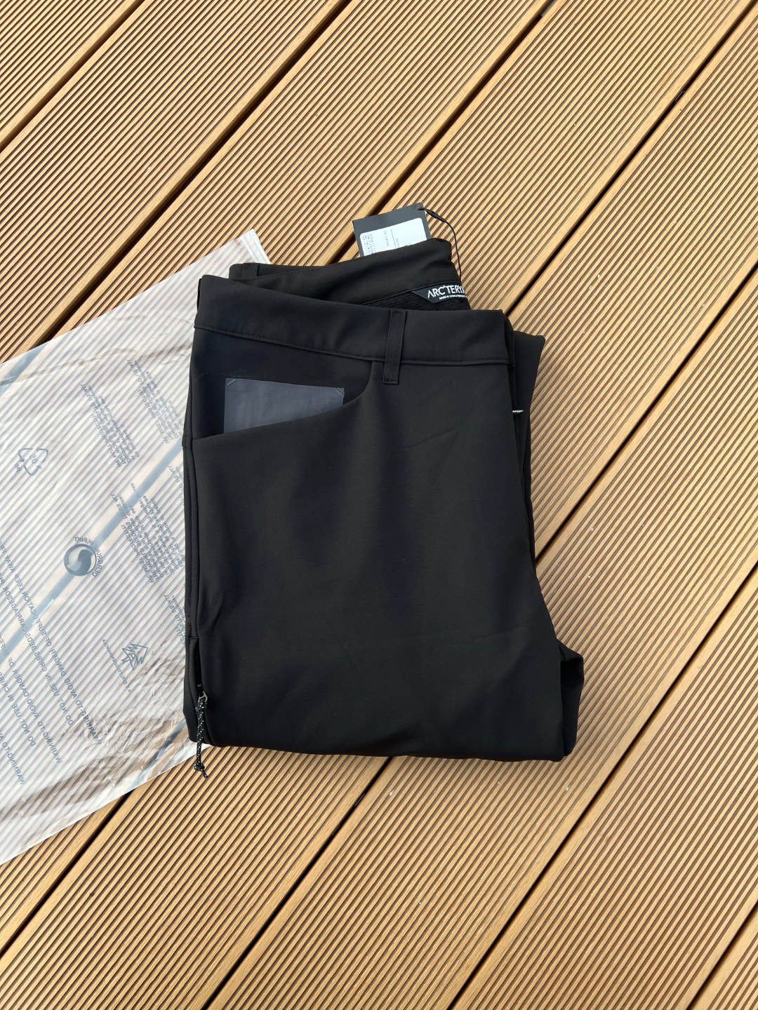 加绒款！鸟家creston sv pant软壳长裤 sv长裤男女同款
四面弹面料，膝盖处立体剪裁，活动自如

修身裁剪拼接设计 防泼水防风满足户外极限运动性能支撑；日常上班通勤以及户外徒步都可以穿它!!

尺码 l xl xxl 3xl

L臀围106大腿围57裤长102  推荐100-120  

XL臀围110大腿围59裤长104推荐120-140斤左右

XXL臀围114大腿围61裤长106推荐140-160斤左右

3XL臀围118大腿围63裤长108推荐160-180斤左右