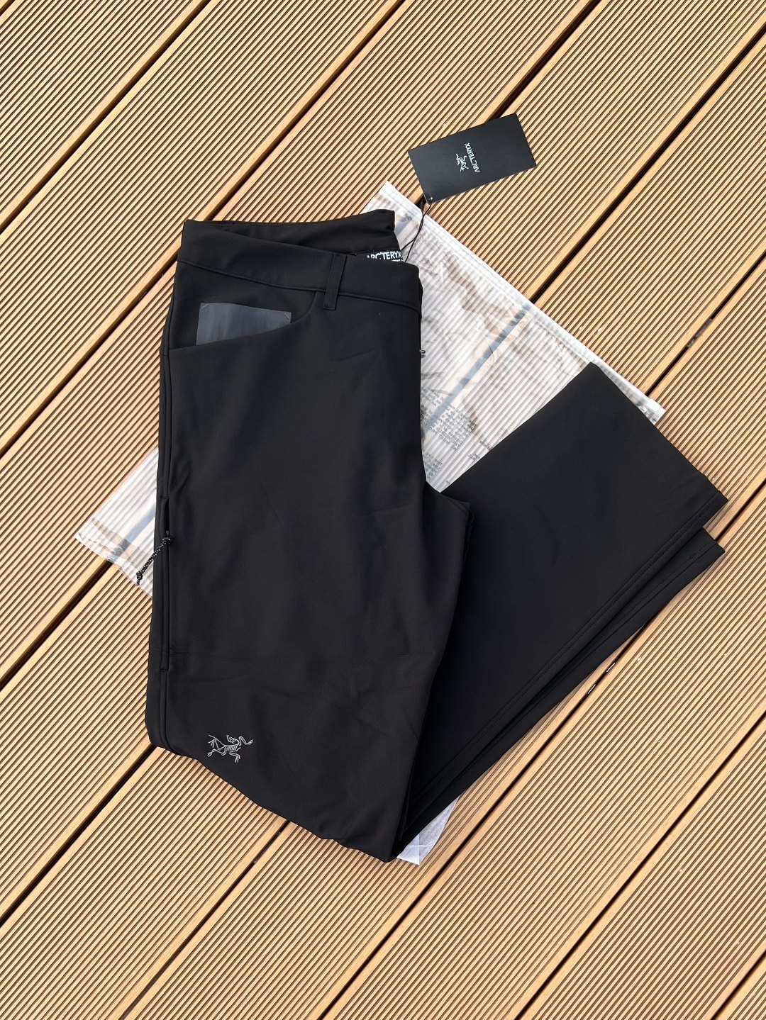 加绒款！鸟家creston sv pant软壳长裤 sv长裤男女同款
四面弹面料，膝盖处立体剪裁，活动自如

修身裁剪拼接设计 防泼水防风满足户外极限运动性能支撑；日常上班通勤以及户外徒步都可以穿它!!

尺码 l xl xxl 3xl

L臀围106大腿围57裤长102  推荐100-120  

XL臀围110大腿围59裤长104推荐120-140斤左右

XXL臀围114大腿围61裤长106推荐140-160斤左右

3XL臀围118大腿围63裤长108推荐160-180斤左右