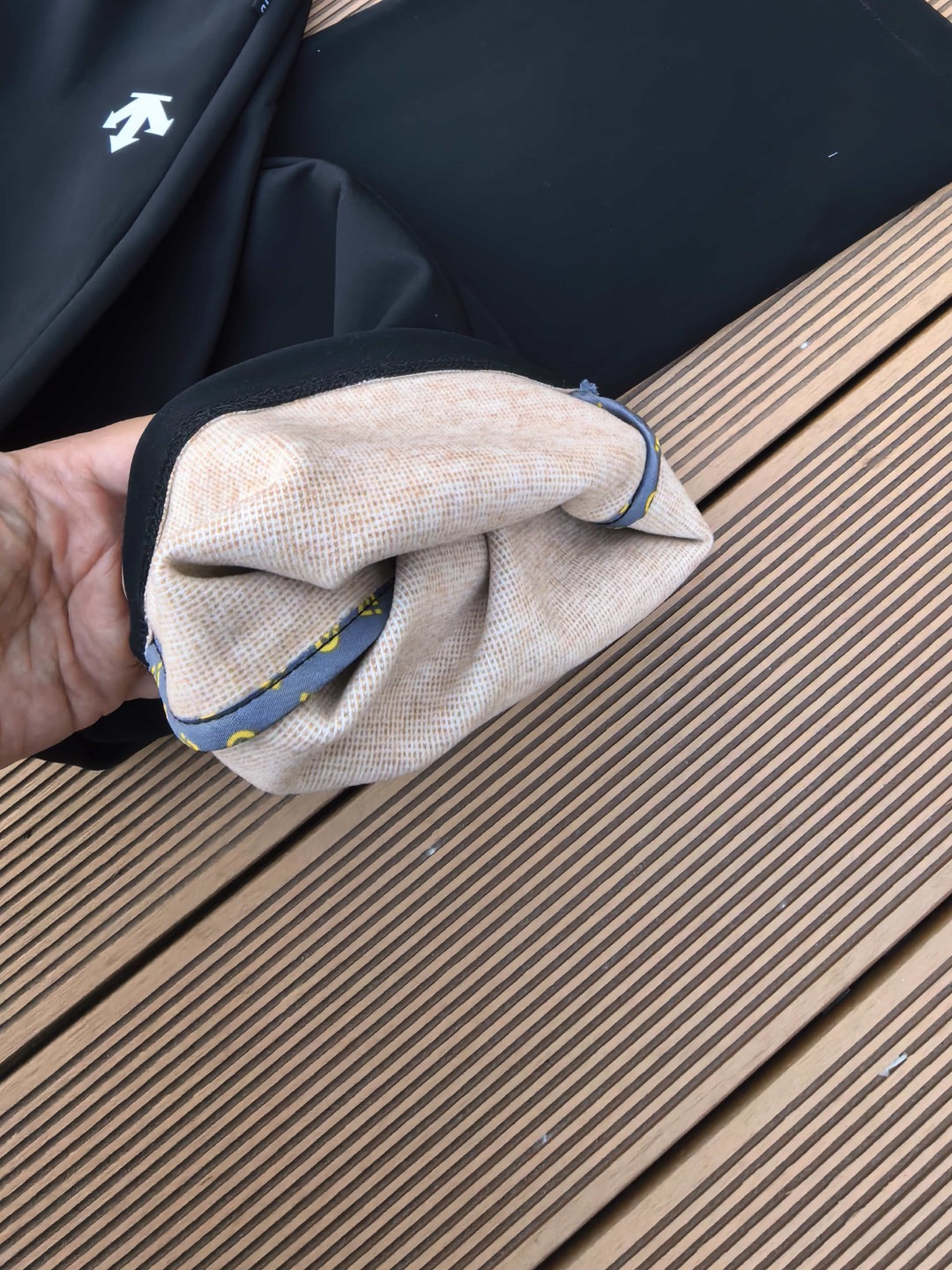 99💰(编号021)
特价福利款🉐⚠️有码换码一次,没码不退不换
秋冬加绒款!箭头家石墨烯发热纤维dst 白标直筒裤加绒 石墨烯加绒裤
面料防水防油防划!!送人自用都是很好的选择
松紧弹力可调节腰围 大腿处黑标logo ,直筒设计 休闲通勤皆可;
尺码 lxlxxl3xl
L腰围66裤长96臀围106适合100-125斤左右
xl腰围68裤长98臀围110适合125-145斤左右
xxl腰围70裤长100臀围114适合145-165斤左右
3xl腰围72裤长102臀围118适合165-190斤左右
4xl 腰围76裤长105臀围123适合190到210斤