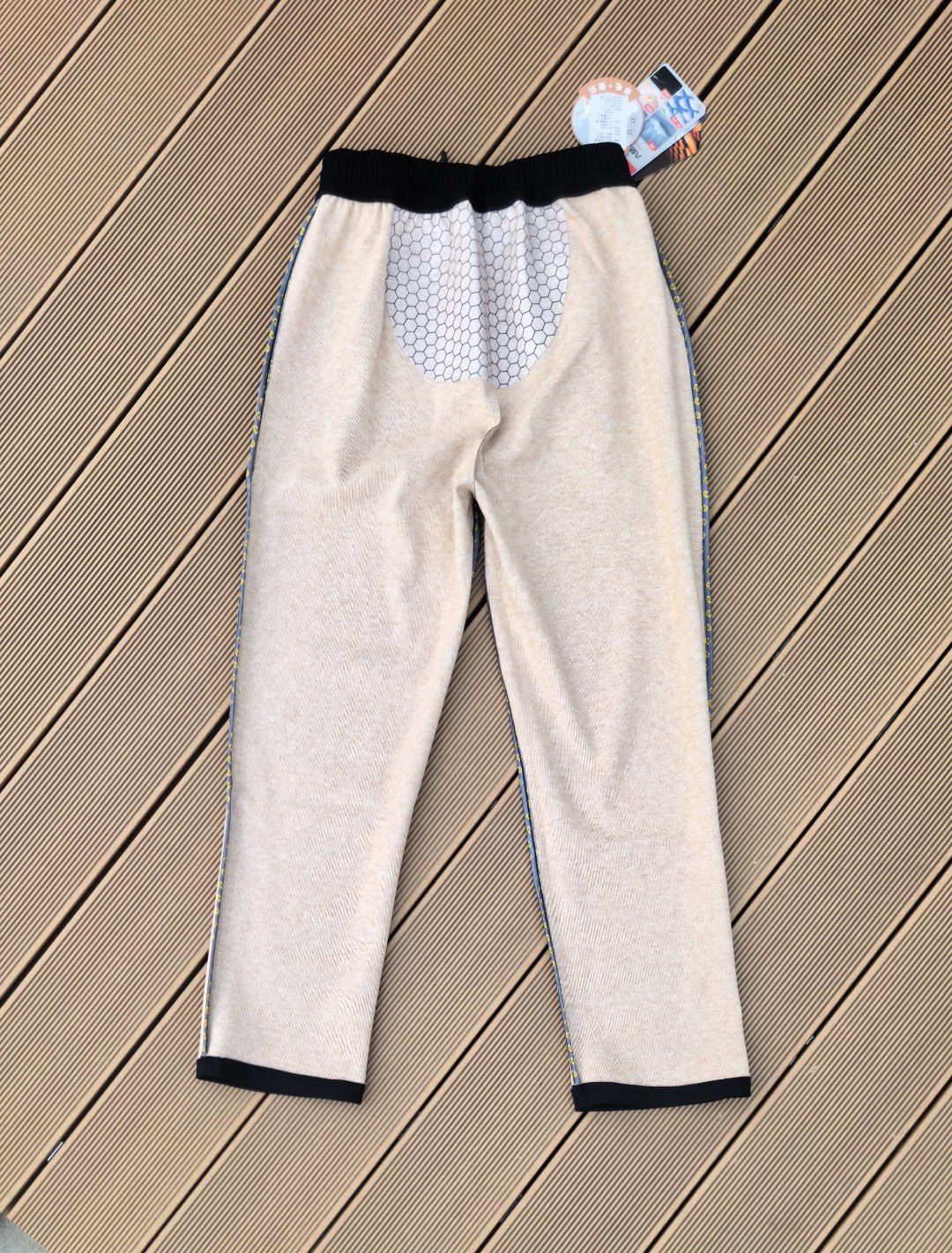 99💰(编号021)
特价福利款🉐⚠️有码换码一次,没码不退不换
秋冬加绒款!箭头家石墨烯发热纤维dst 白标直筒裤加绒 石墨烯加绒裤
面料防水防油防划!!送人自用都是很好的选择
松紧弹力可调节腰围 大腿处黑标logo ,直筒设计 休闲通勤皆可;
尺码 lxlxxl3xl
L腰围66裤长96臀围106适合100-125斤左右
xl腰围68裤长98臀围110适合125-145斤左右
xxl腰围70裤长100臀围114适合145-165斤左右
3xl腰围72裤长102臀围118适合165-190斤左右
4xl 腰围76裤长105臀围123适合190到210斤