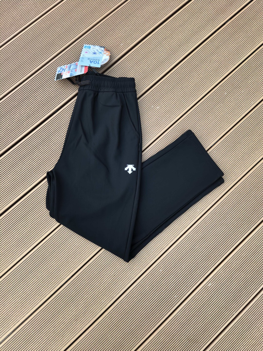 99💰(编号021)
特价福利款🉐⚠️有码换码一次,没码不退不换
秋冬加绒款!箭头家石墨烯发热纤维dst 白标直筒裤加绒 石墨烯加绒裤
面料防水防油防划!!送人自用都是很好的选择
松紧弹力可调节腰围 大腿处黑标logo ,直筒设计 休闲通勤皆可;
尺码 lxlxxl3xl
L腰围66裤长96臀围106适合100-125斤左右
xl腰围68裤长98臀围110适合125-145斤左右
xxl腰围70裤长100臀围114适合145-165斤左右
3xl腰围72裤长102臀围118适合165-190斤左右
4xl 腰围76裤长105臀围123适合190到210斤