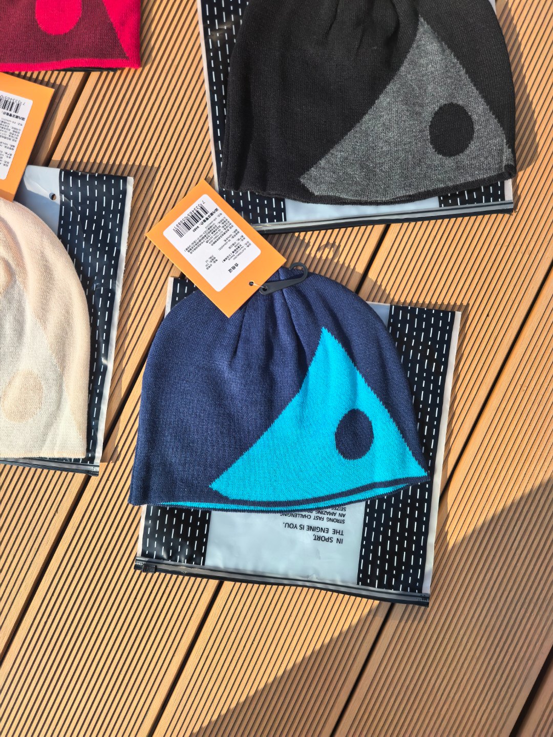 新品攀山鼠户外轻量针织帽保暖帽冷帽
简单刺绣logo,

100%GWS认证的美利诺羊毛制成防透气吸湿排汗日常佩戴或者户外徒步探险运动

轻便保暖透气性好！


颜色 黑色 蓝色 红色 卡其色