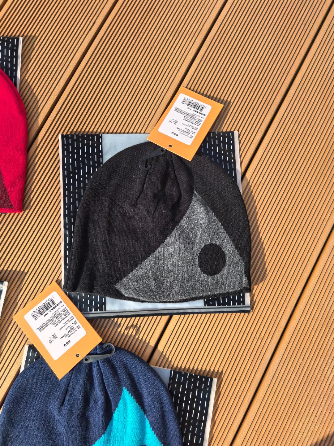 新品攀山鼠户外轻量针织帽保暖帽冷帽
简单刺绣logo,

100%GWS认证的美利诺羊毛制成防透气吸湿排汗日常佩戴或者户外徒步探险运动

轻便保暖透气性好！


颜色 黑色 蓝色 红色 卡其色