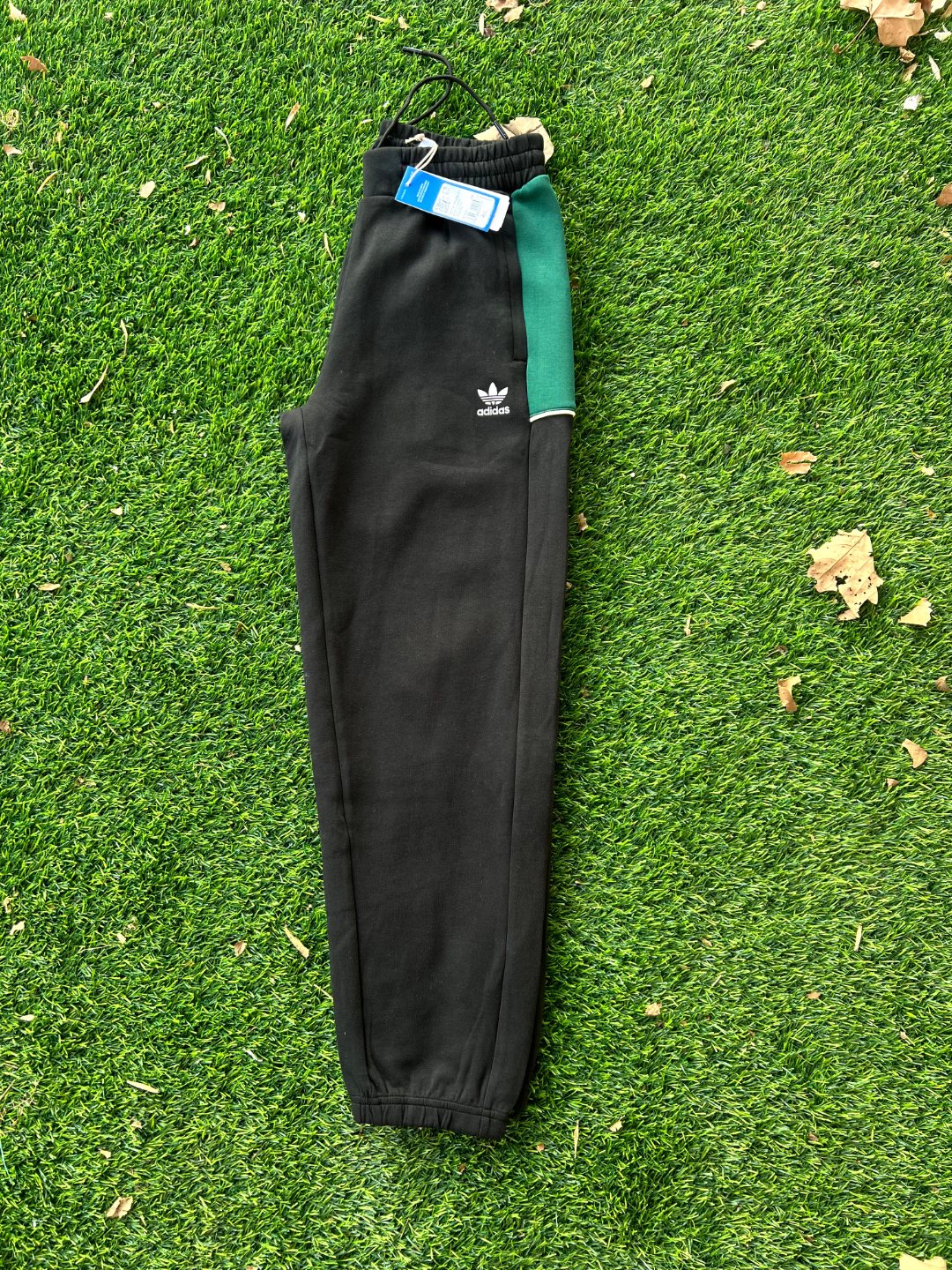 阿迪达斯三叶草rifta track top系列撞色拼接长裤
 izi1524
