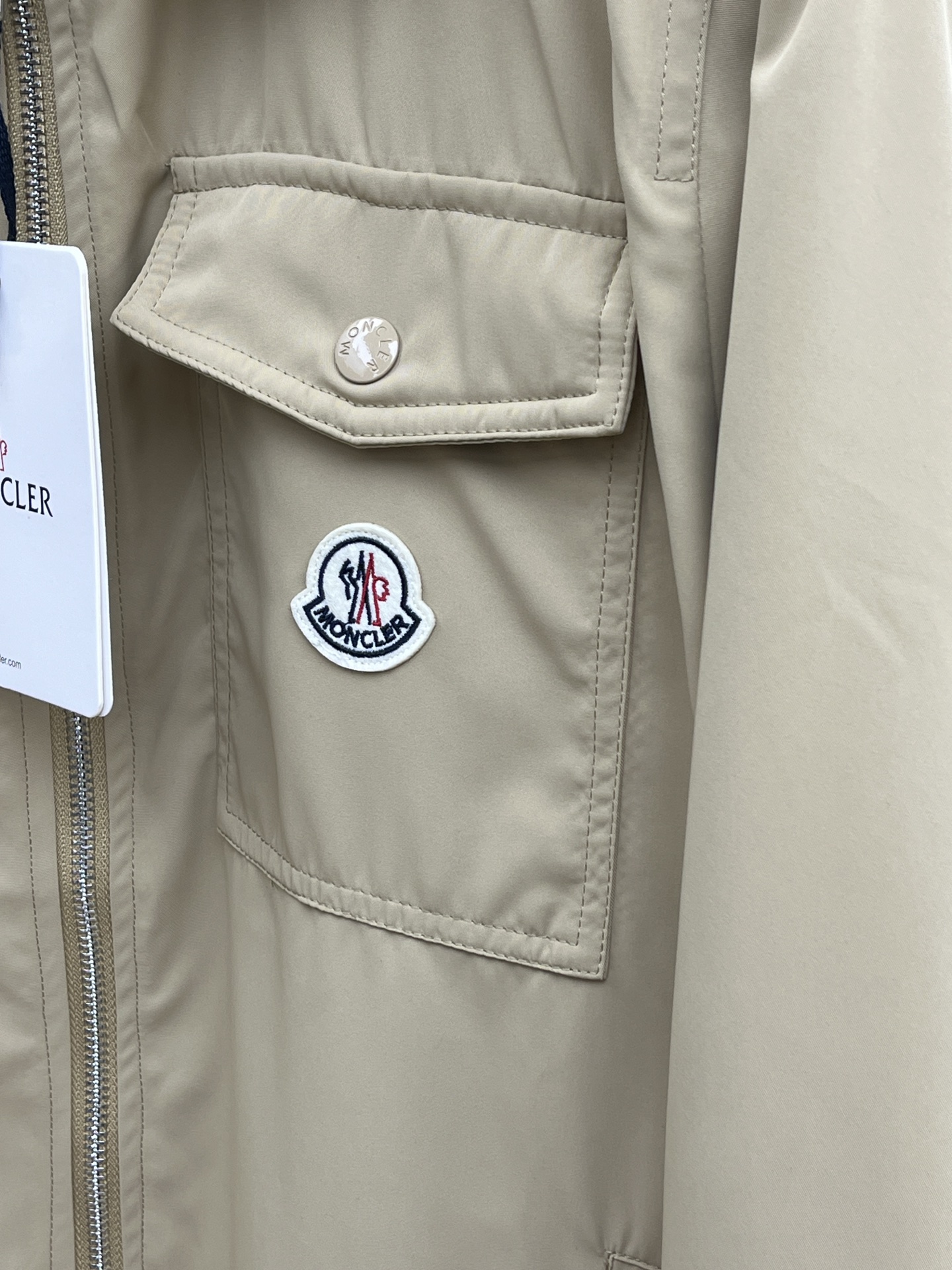 新品  Mon 🔥🔥春夏独家专供新款🏈🏈翻领夹克外套，时尚简约夹克、高端潮流时尚外套 透气舒适度高，细节