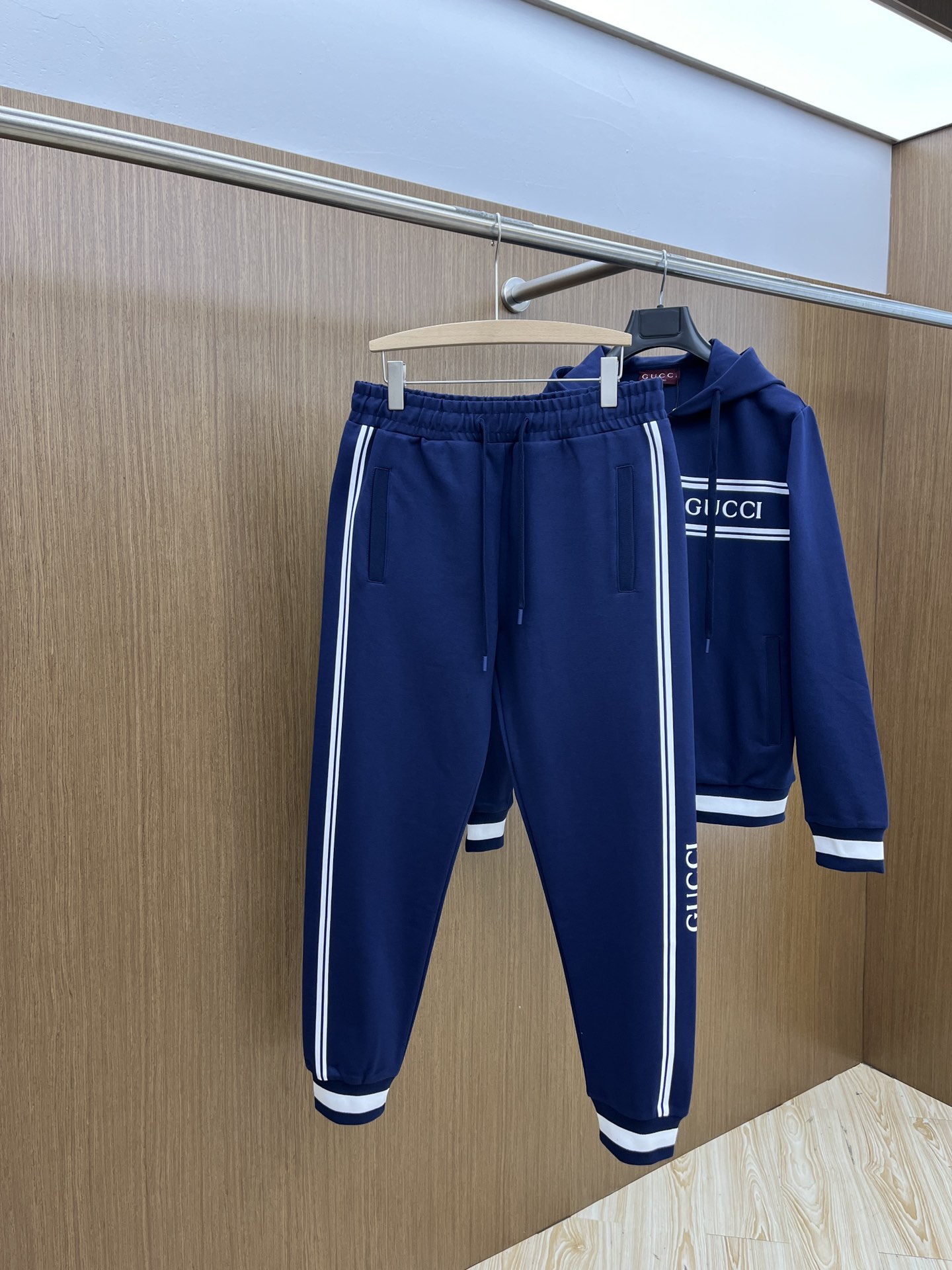 秋冬/套 GG独家专供 秋冬新款专柜同款套装，透气舒适休闲！高级感满满！细节精致高档，做工无可挑剔！原版