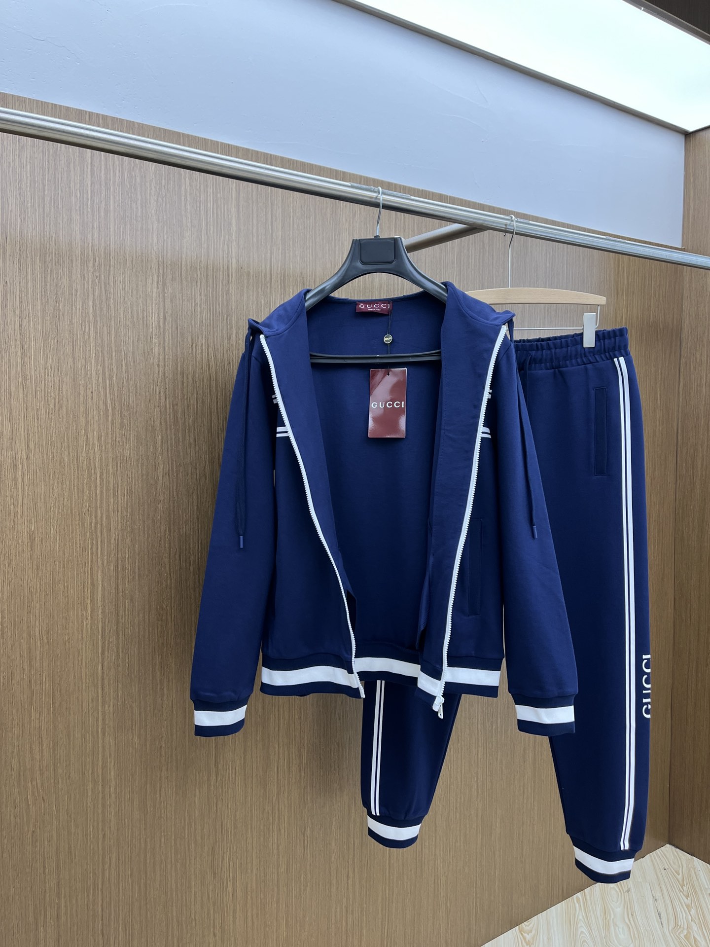 秋冬/套 GG独家专供 秋冬新款专柜同款套装，透气舒适休闲！高级感满满！细节精致高档，做工无可挑剔！原版