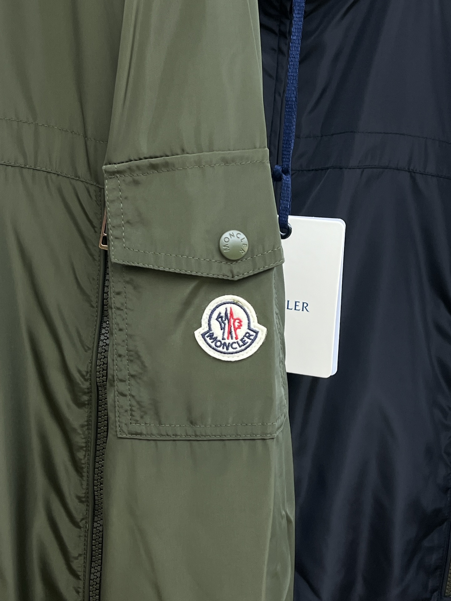 Stylish Hooded Jacket - Breathable, High-End Fashion Outerwear 6 i1722707787 1680 4