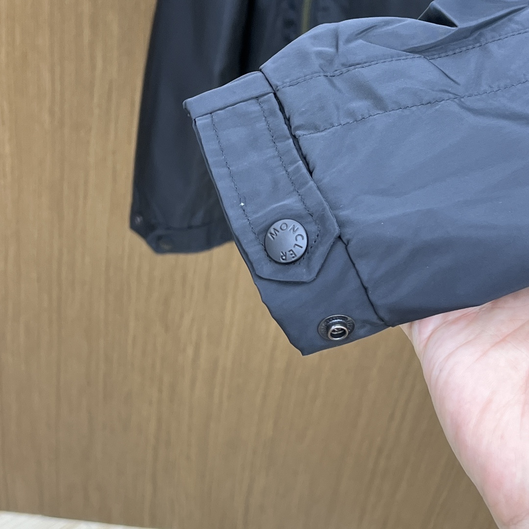 Stylish Hooded Jacket: Breathable & Comfortable High-End Fashion Outerwear 7 i1722707801 2090 0
