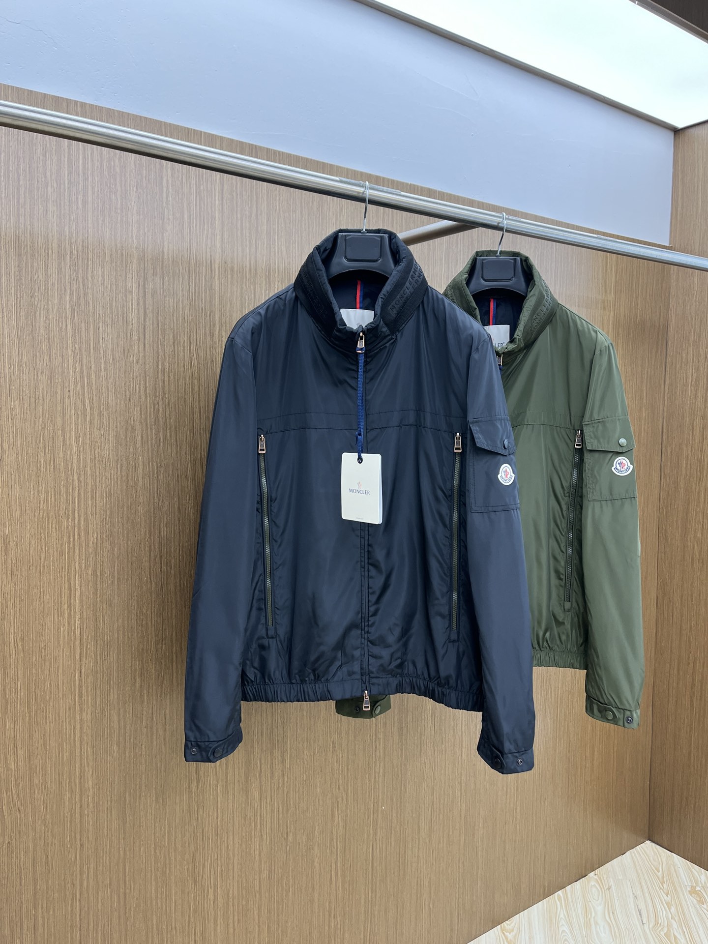 Stylish Hooded Jacket: Breathable & Comfortable High-End Fashion Outerwear 2 i1722707801 4919 1