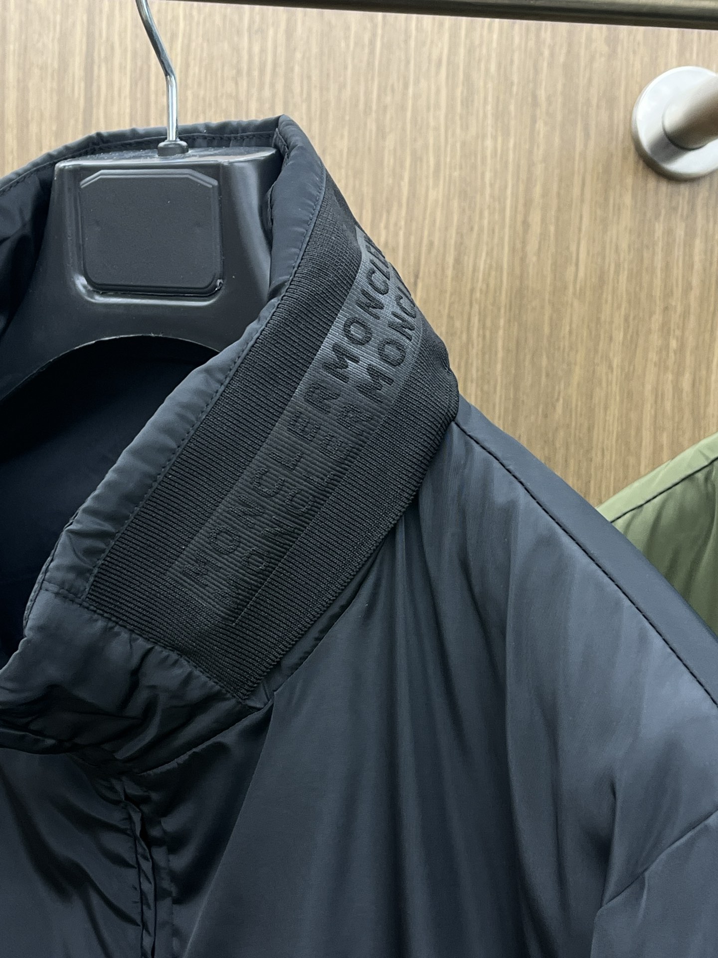 Stylish Hooded Jacket: Breathable & Comfortable High-End Fashion Outerwear 5 i1722707801 5407 3