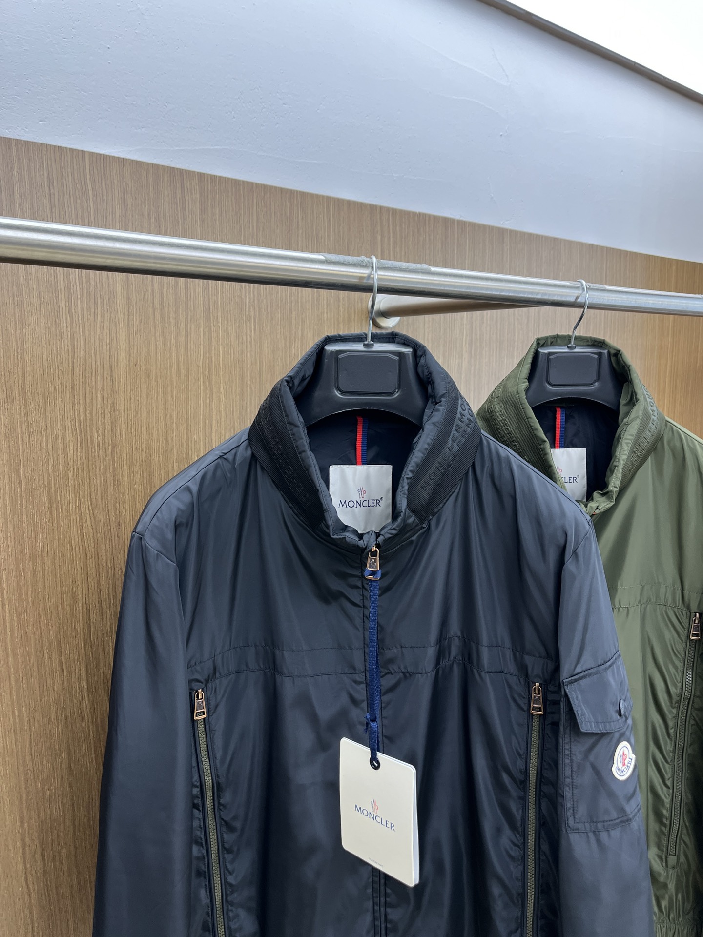Stylish Hooded Jacket: Breathable & Comfortable High-End Fashion Outerwear 3 i1722707802 6303 8