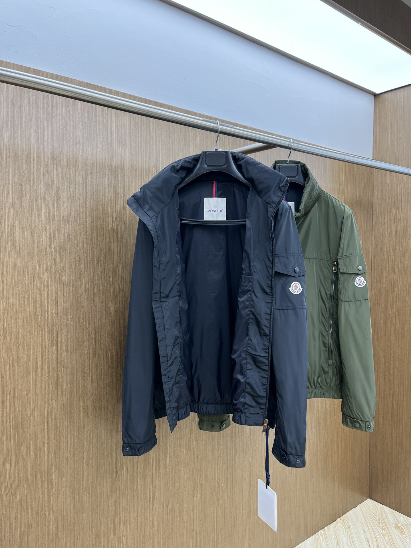 Stylish Hooded Jacket: Breathable & Comfortable High-End Fashion Outerwear 8 i1722707802 7398 7