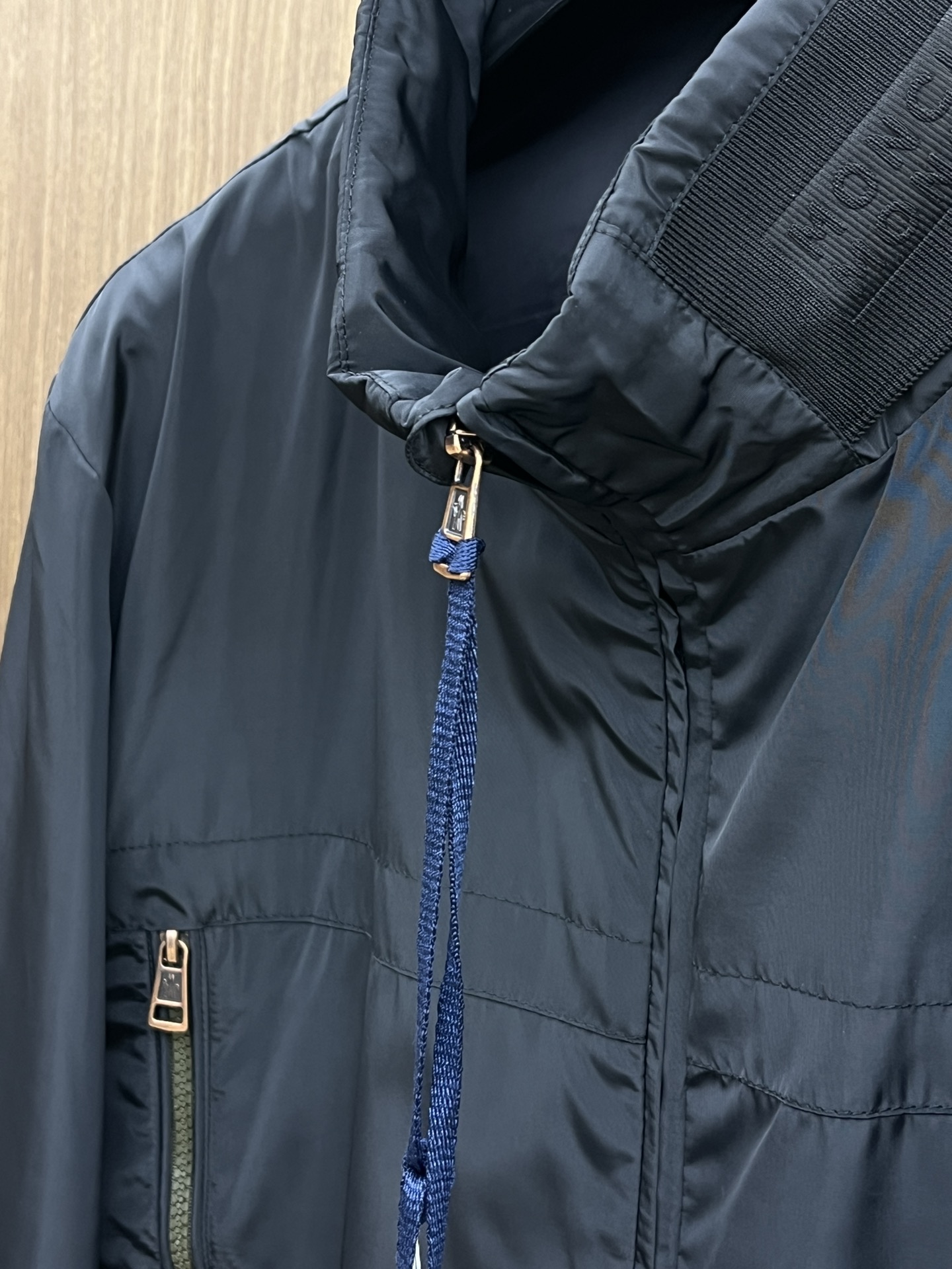 Stylish Hooded Jacket: Breathable & Comfortable High-End Fashion Outerwear 4 i1722707802 7694 6