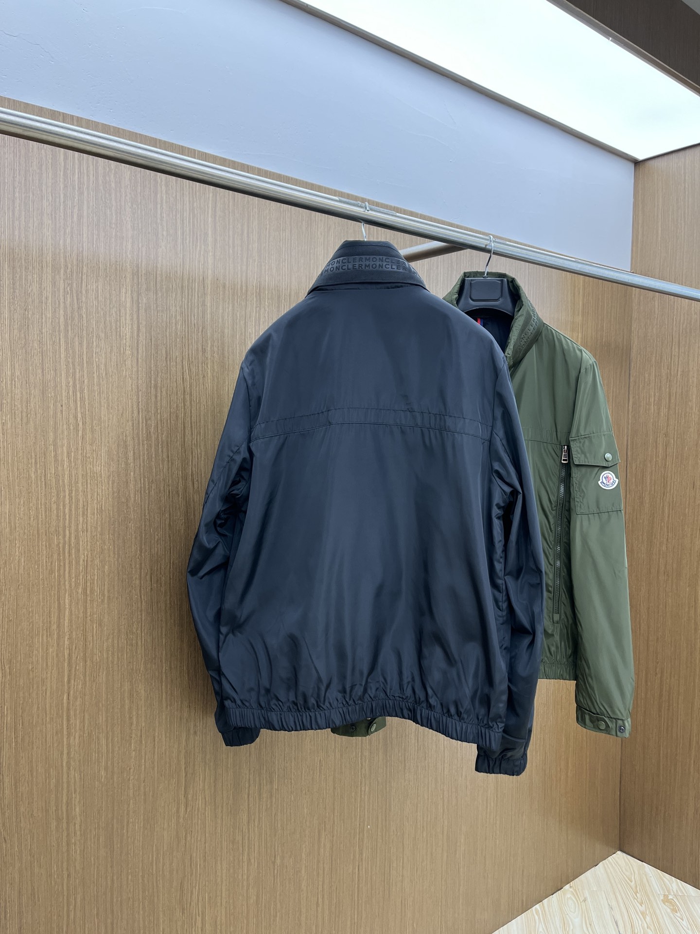 Stylish Hooded Jacket: Breathable & Comfortable High-End Fashion Outerwear 10 i1722707802 9643 5